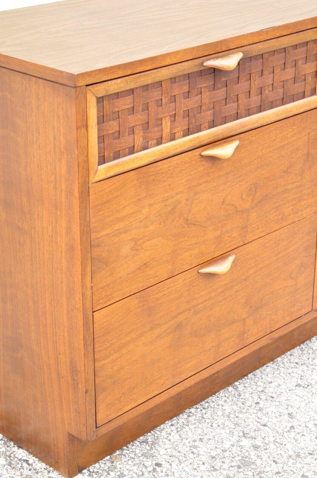 Lane Percepton Altavista Walnut 6 Drawer Dresser with Laminate Top For Sale 5
