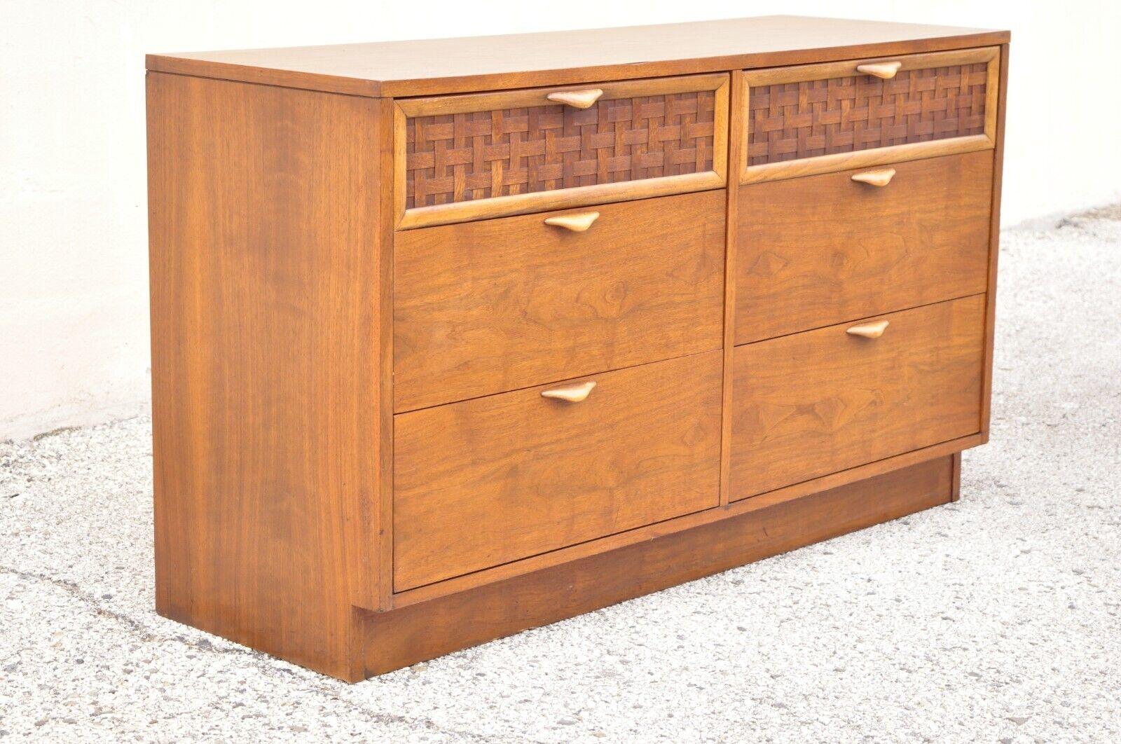 Lane Percepton Altavista Walnut 6 Drawer Dresser with Laminate Top. Item features sculpted wood pulls, lattice drawer fronts, laminate top, original stamp, 6 dovetailed drawers, beautiful wood grain, clean Modernist lines, great style and form.