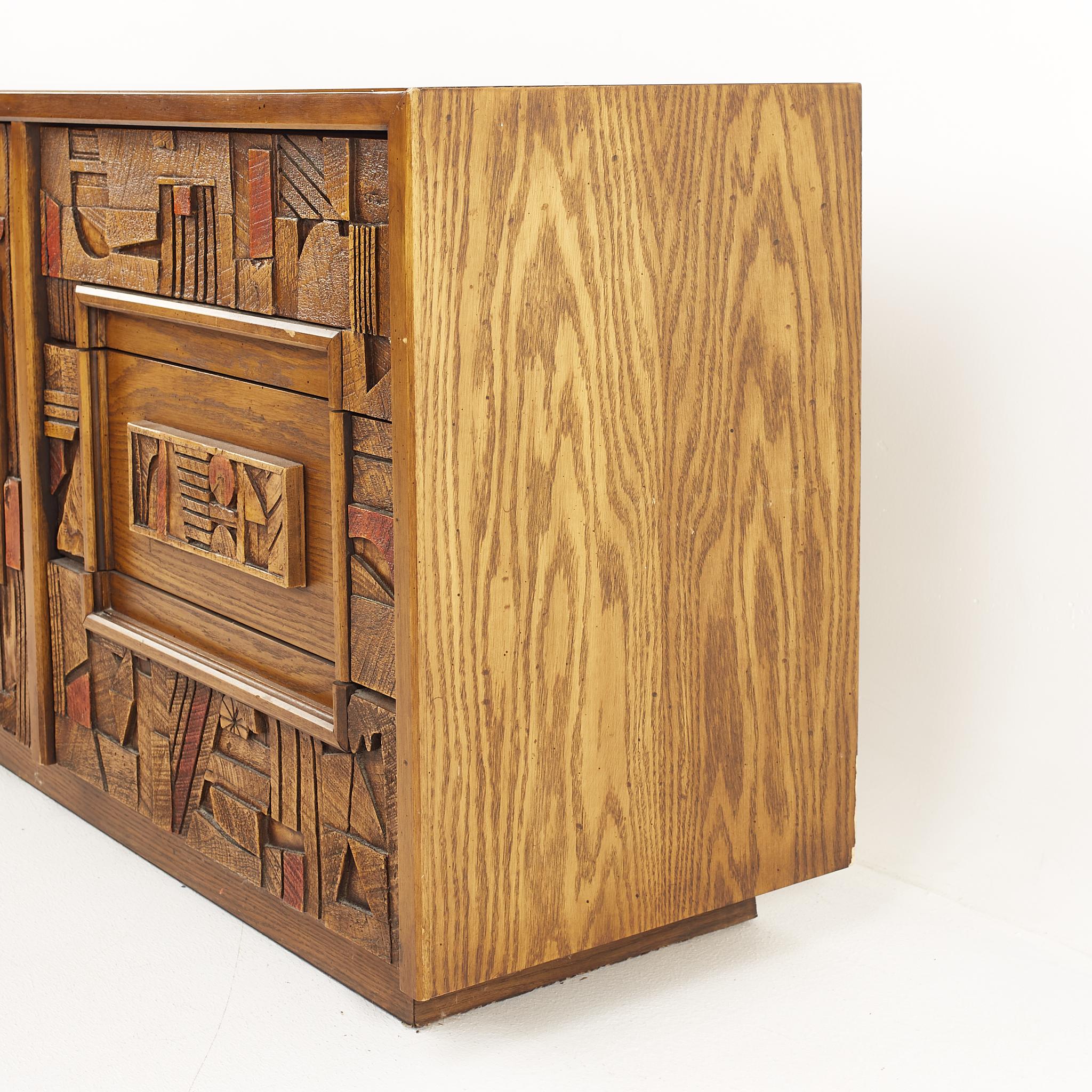 Lane Pueblo Brutalist Mid-Century 9 Drawer Lowboy Dresser In Good Condition In Countryside, IL
