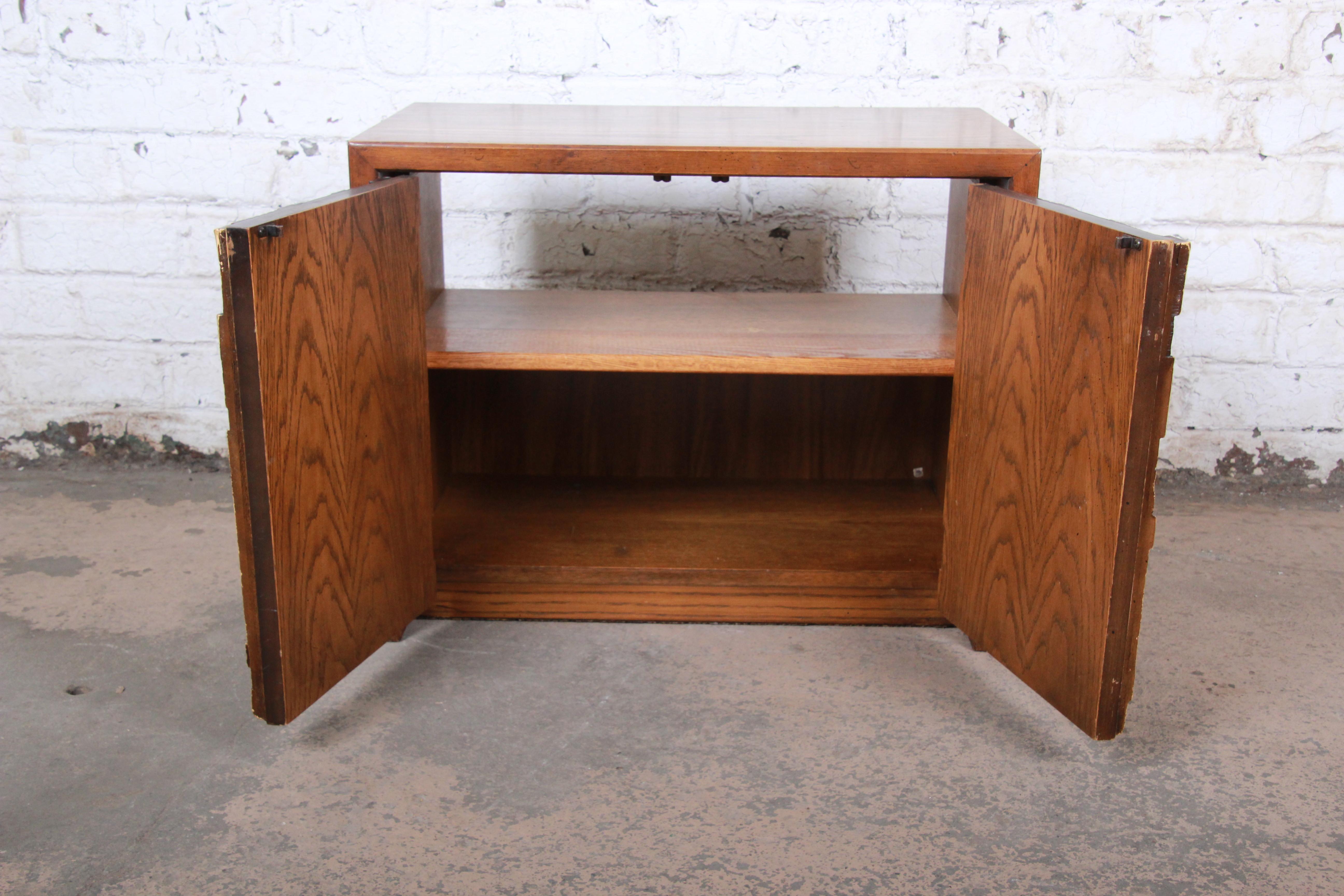 Lane Pueblo Brutalist Mid-Century Modern Oak Nightstand In Good Condition In South Bend, IN
