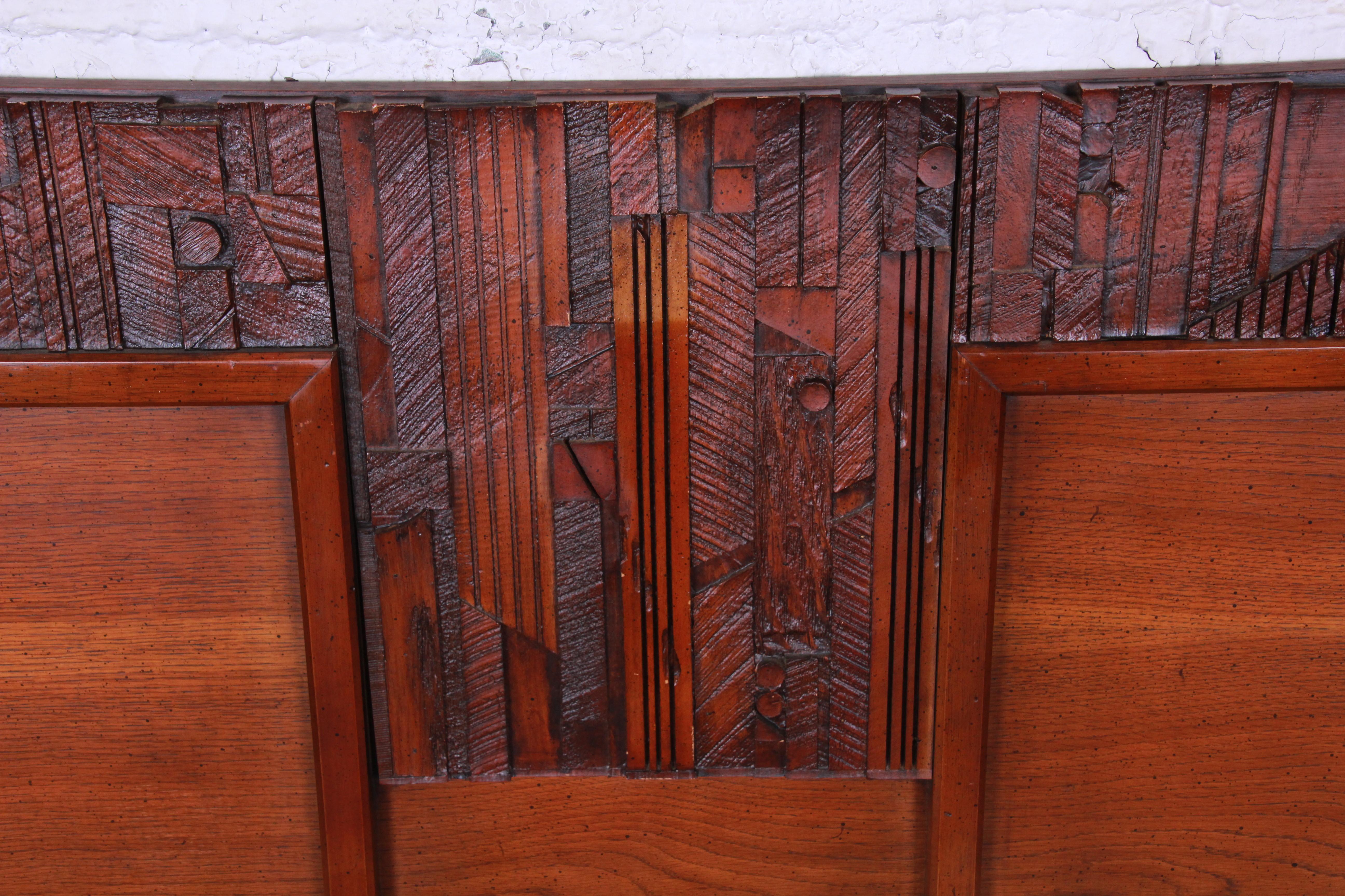 Lane Pueblo Brutalist Mid-Century Modern Oak Queen Size Headboard, 1970s In Good Condition In South Bend, IN