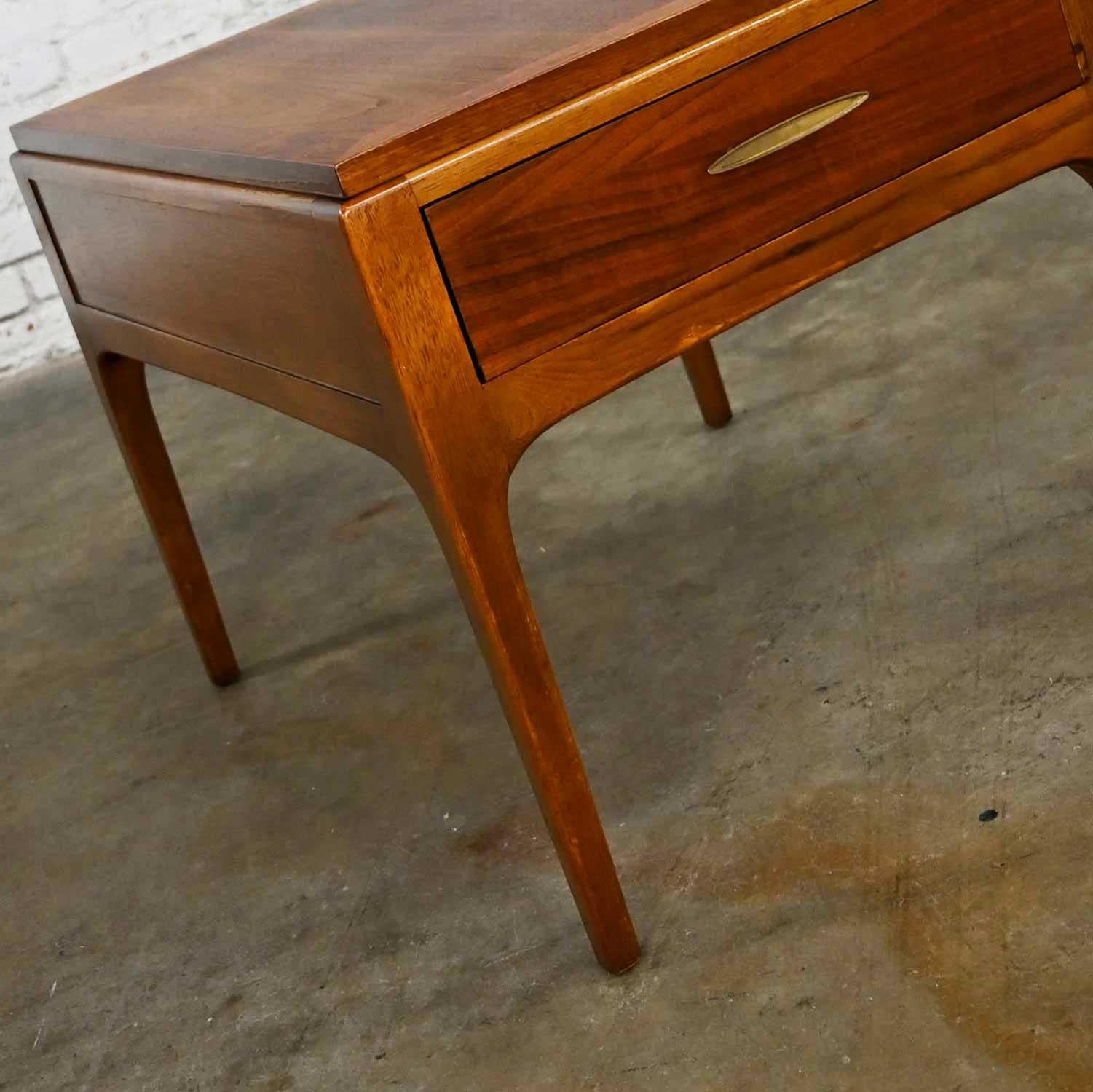 Lane Rhythm Collection Mid-Century Modern Walnut Single End Table with Drawer  2
