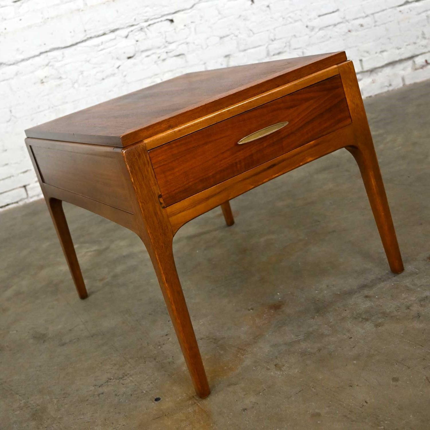 Handsome Lane Rhythm Collection mid-century modern walnut single end table with a drawer and brass pull. Lovely condition, keeping in mind that this is vintage and not new so will have signs of use and wear. The top has been refinished and a new