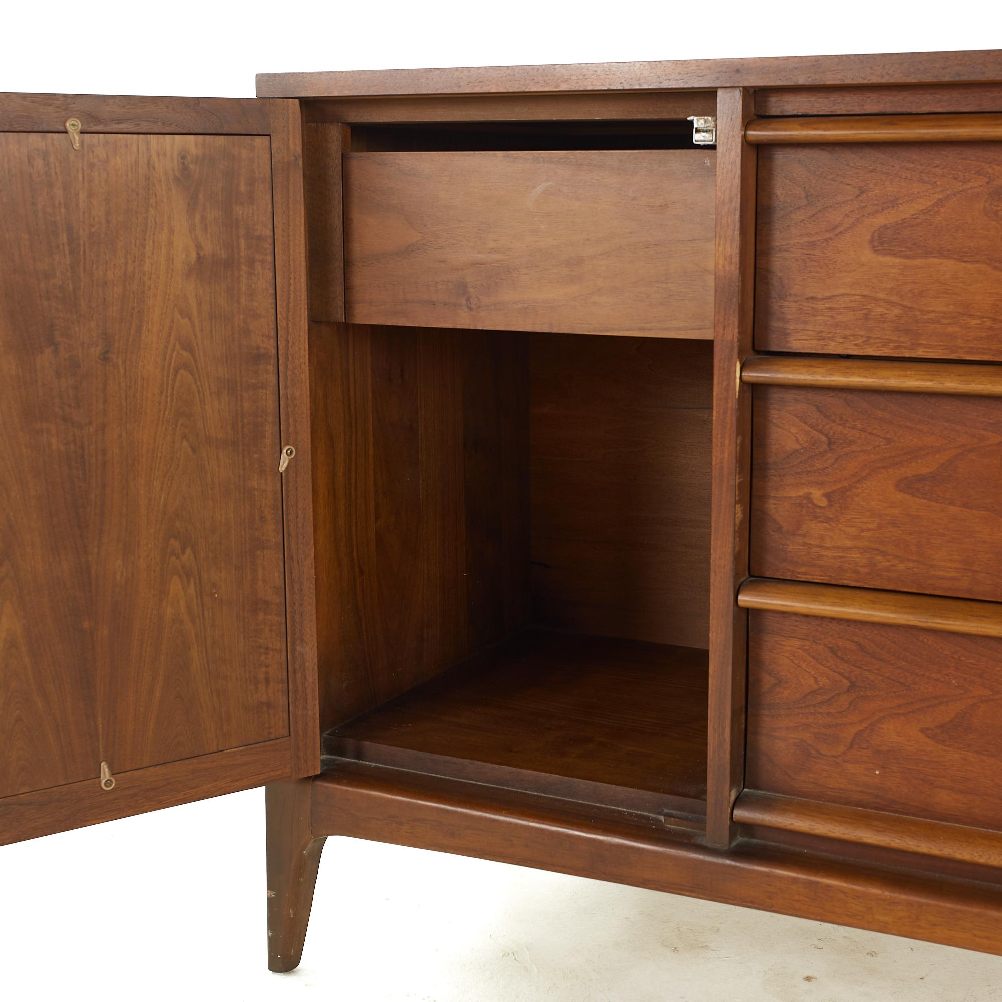 Lane Buffet Lane Rhythm Midcentury Buffet with Hutch For Sale at 1stDibs