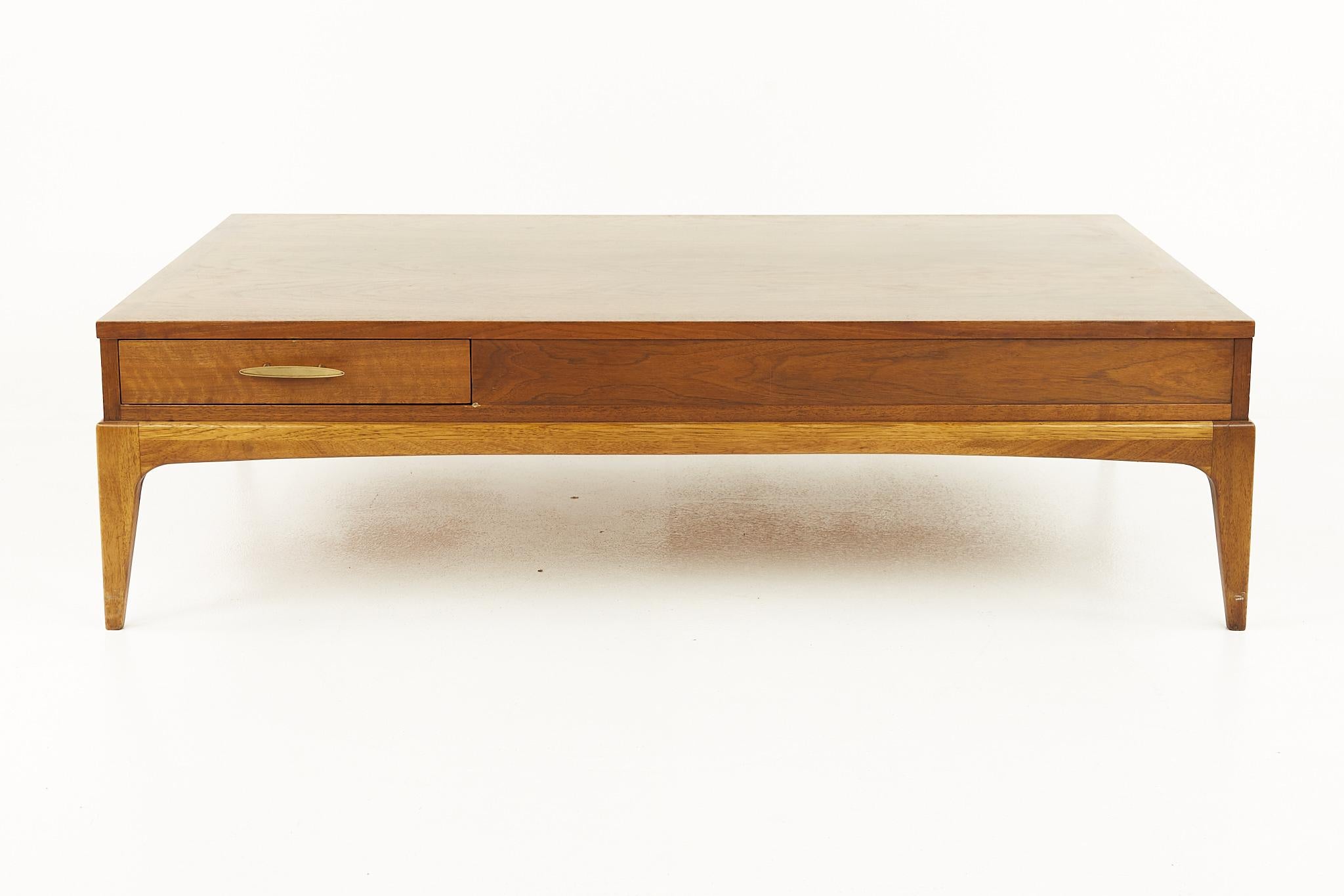 Lane Rhythm Mid Century Coffee Table with Drawer In Good Condition In Countryside, IL