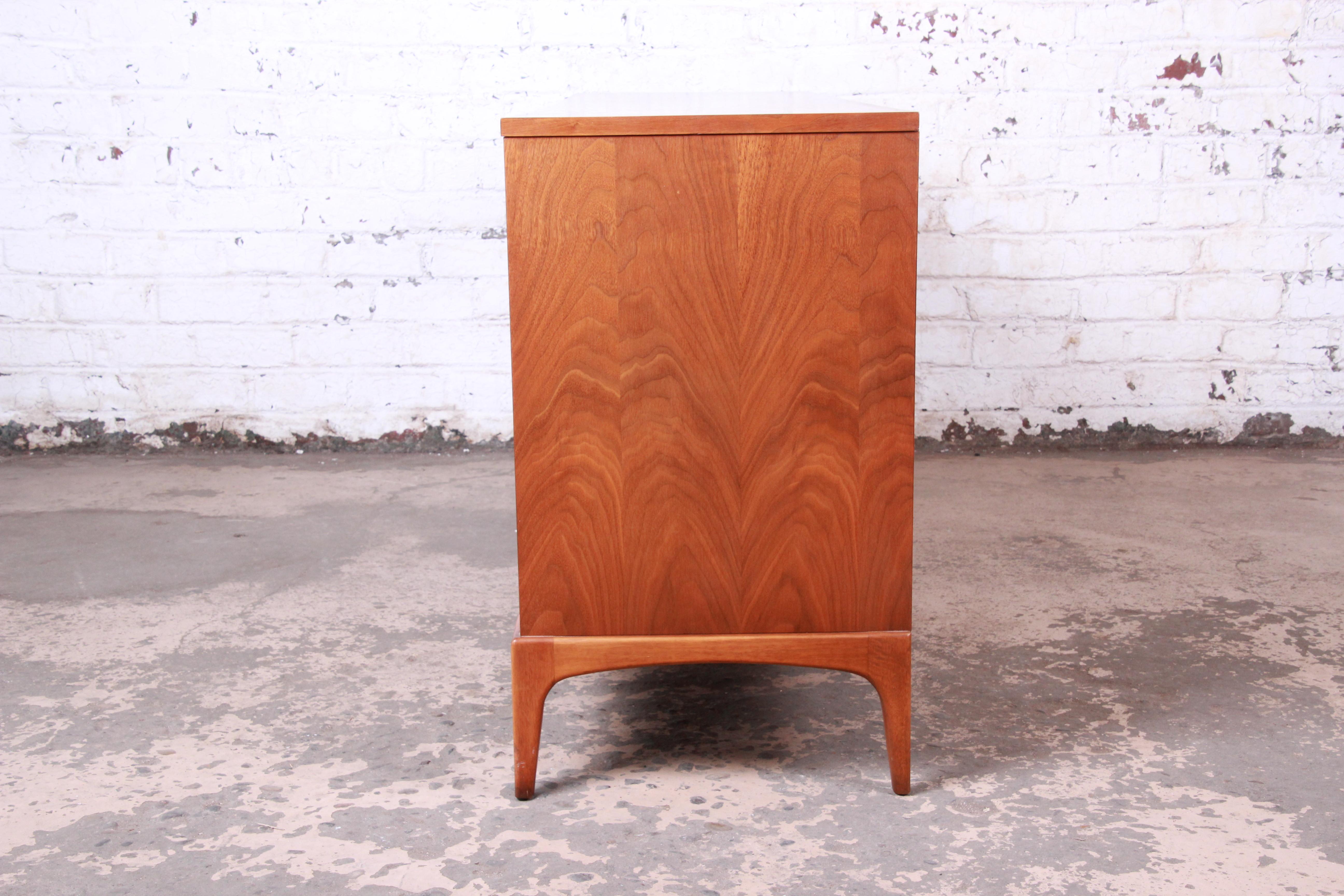 Lane Rhythm Mid-Century Modern Sculpted Walnut Long Dresser or Credenza 3