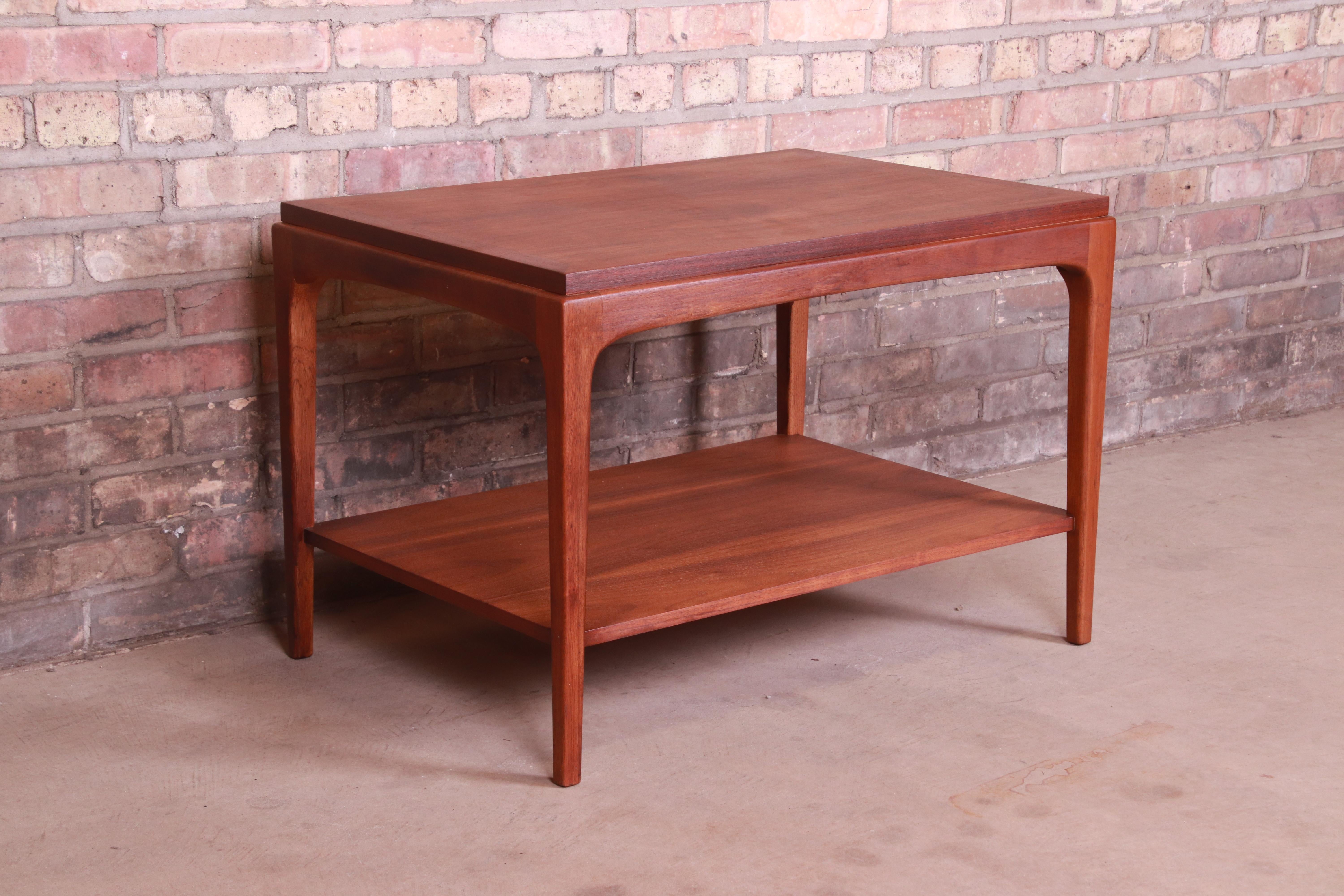 Lane Rhythm Mid-Century Modern Sculpted Walnut Side Table, Newly Refinished In Good Condition In South Bend, IN