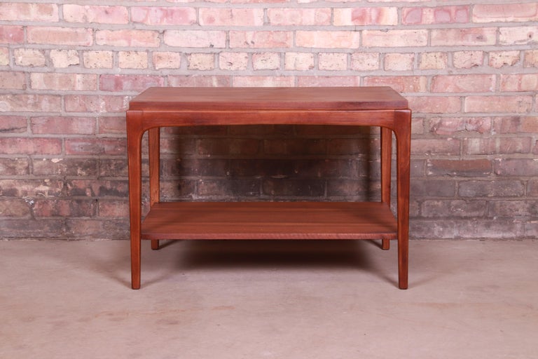 Lane Rhythm Mid-Century Modern Sculpted Walnut Side Table, Newly Refinished For Sale 4
