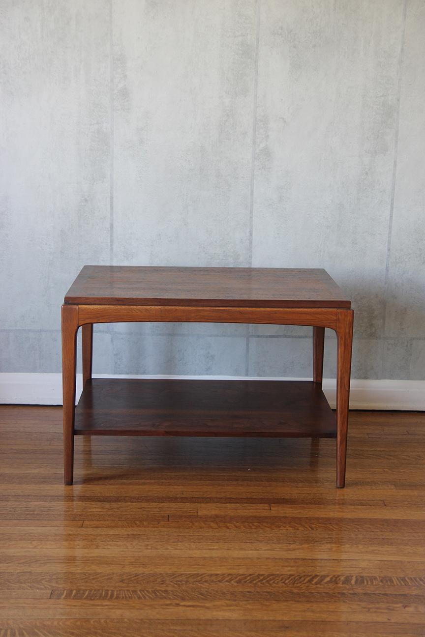 Mid-Century Modern Table d'appoint à deux niveaux Rhythm, mi-siècle moderne, de Lane en vente