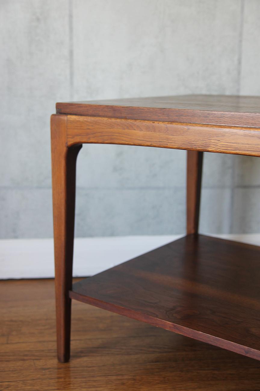 Milieu du XXe siècle Table d'appoint à deux niveaux Rhythm, mi-siècle moderne, de Lane en vente