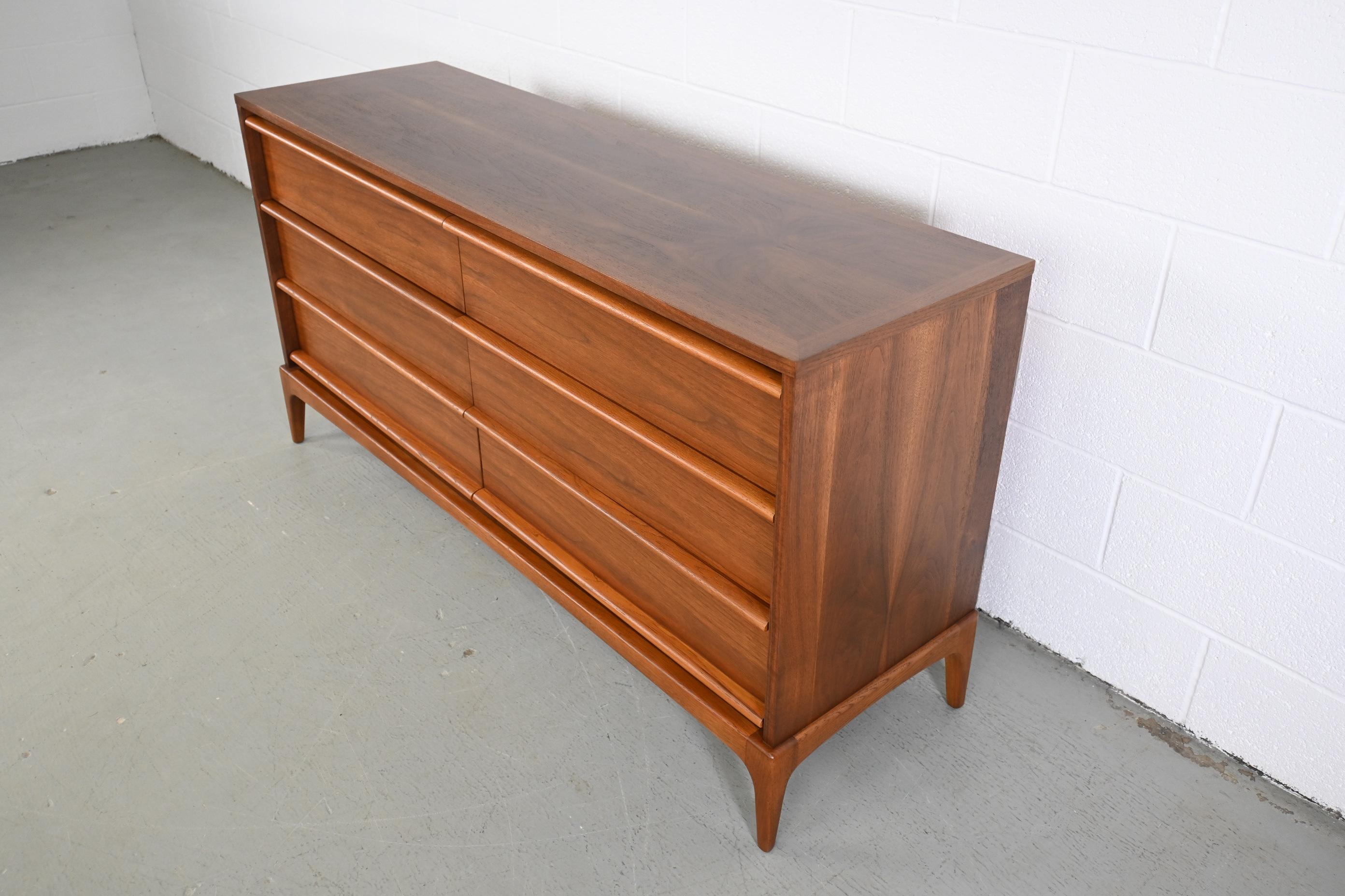 Mid-20th Century Lane Rhythm Mid-Century Modern Walnut Dresser