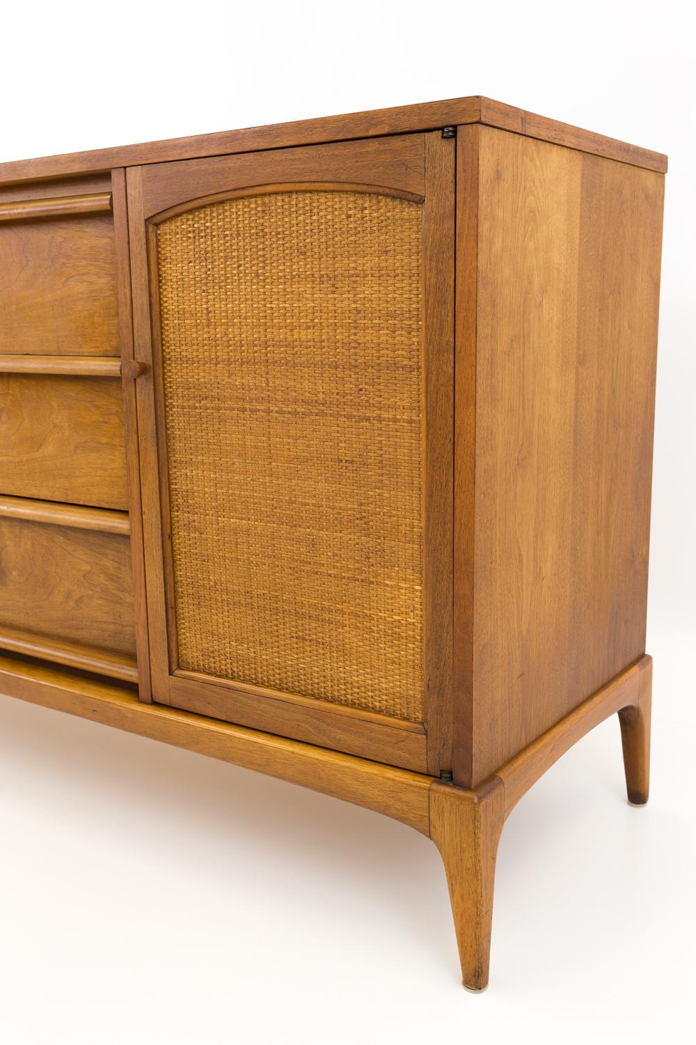 Lane Rhythm Mid Century Reversible Cane Door Credenza In Good Condition In Countryside, IL