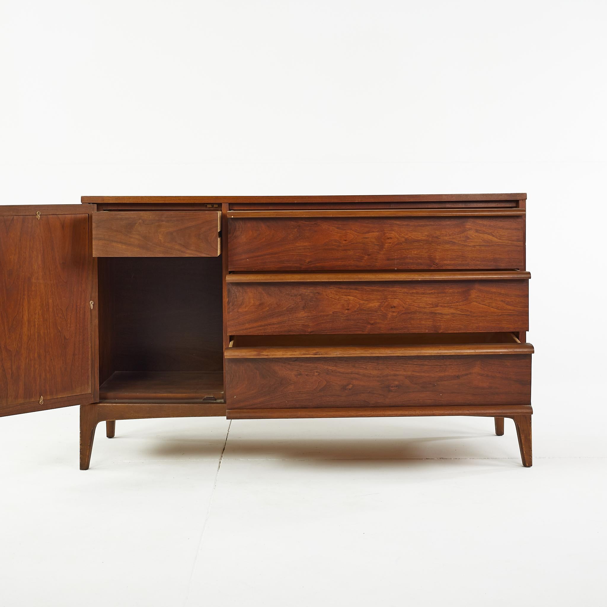 Lane Rhythm Mid-Century Reversible Door Walnut and Cane Buffet For Sale 2