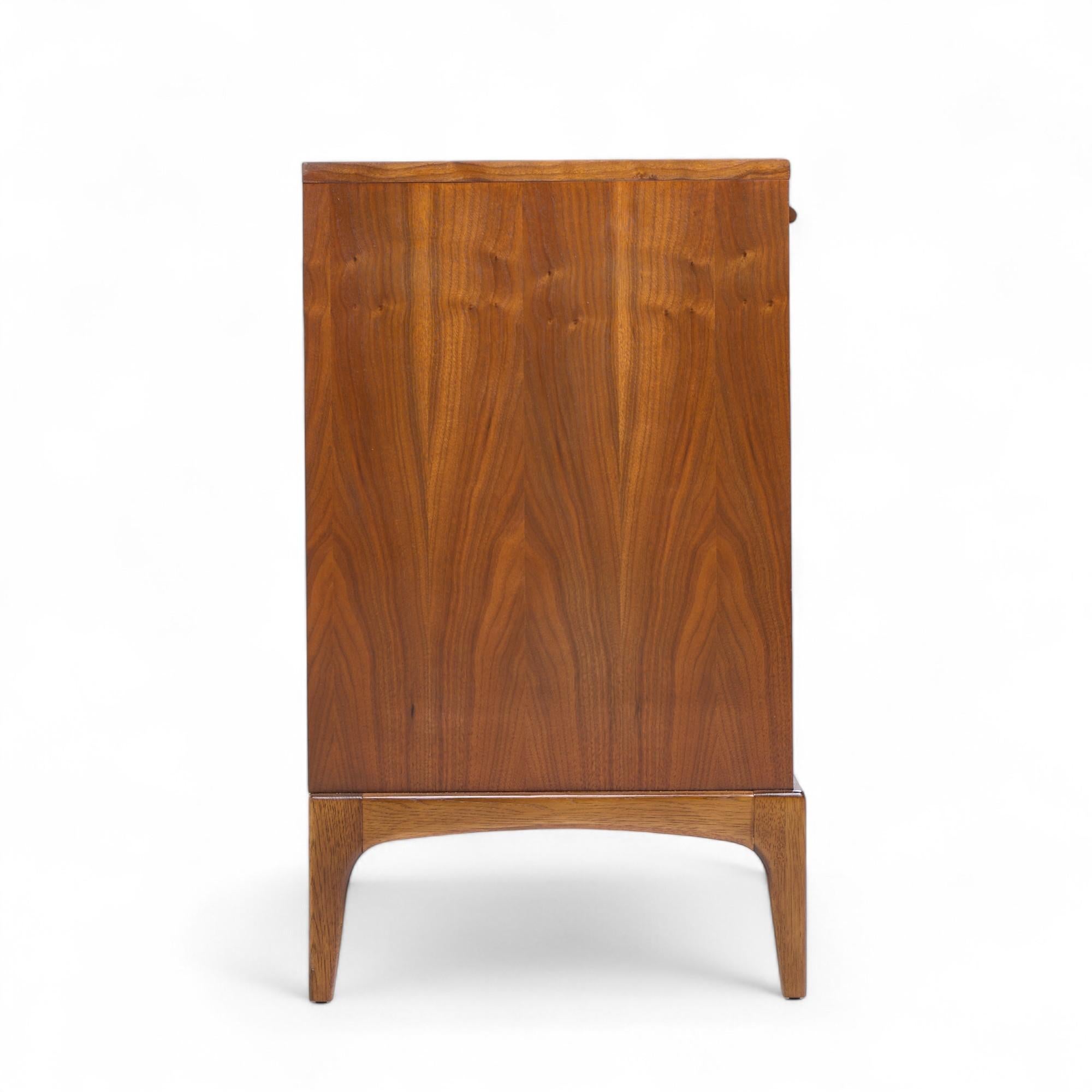 Lane Rhythm Mid Century Walnut 6 Drawer Lowboy Dresser In Good Condition For Sale In Franklin Park, IL