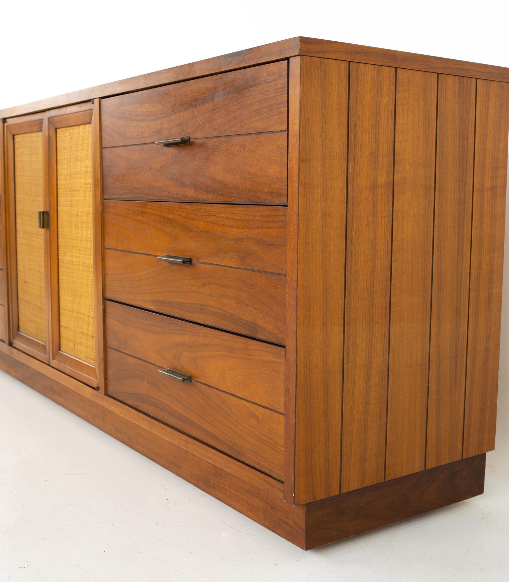 lane 9 drawer dresser