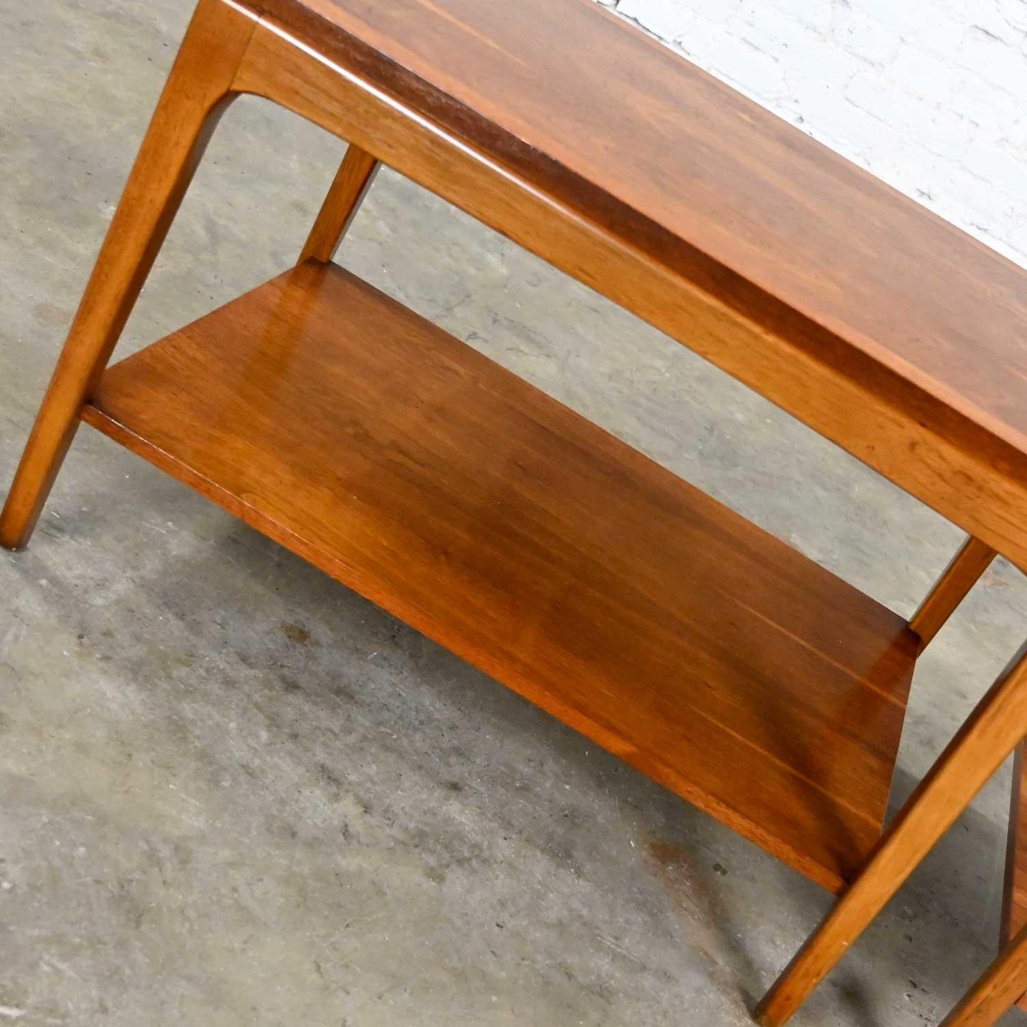 Lane Rhythm Pair of Mid-Century Modern Walnut End Tables with Lower Shelf 3