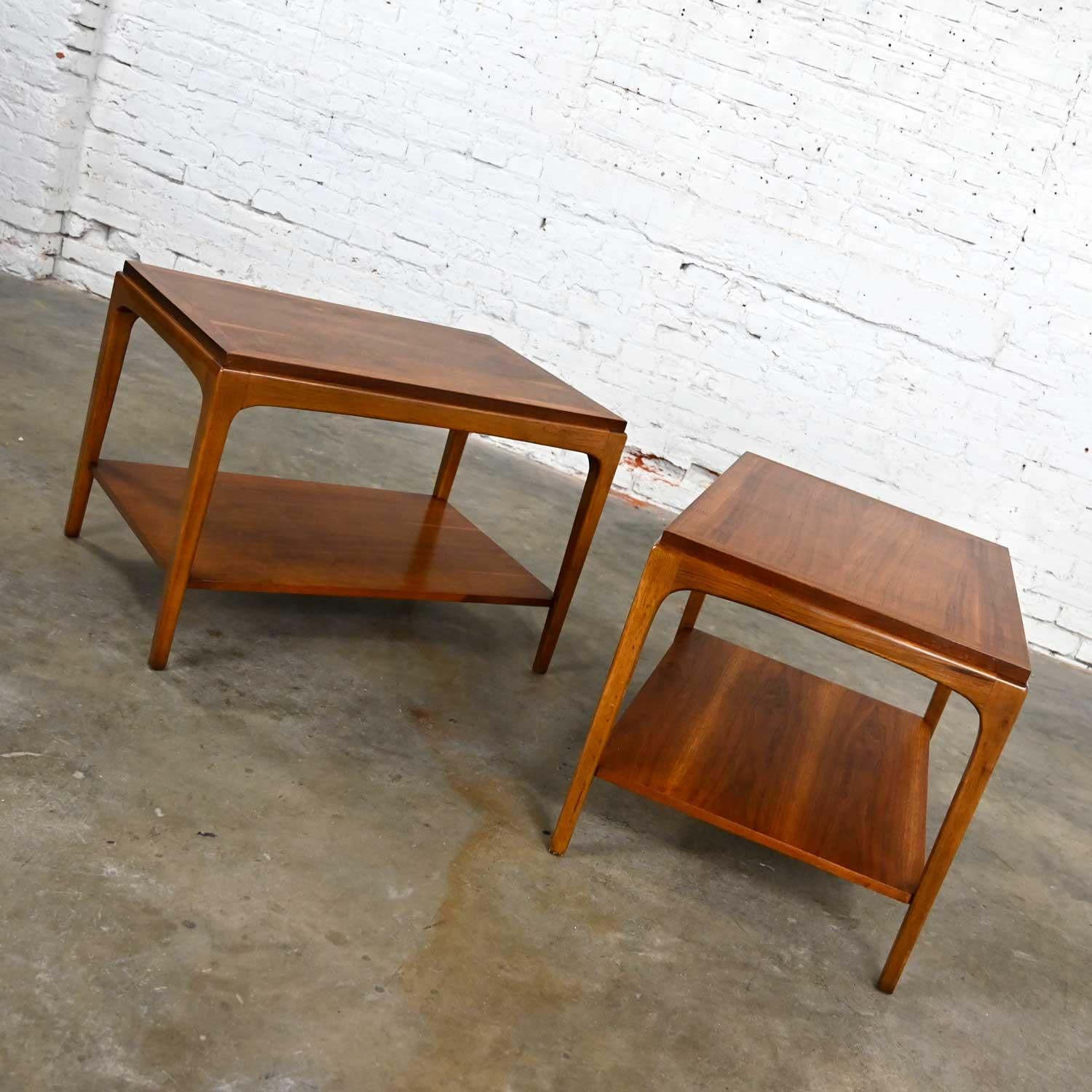 Lane Rhythm Pair of Mid-Century Modern Walnut End Tables with Lower Shelf In Good Condition In Topeka, KS