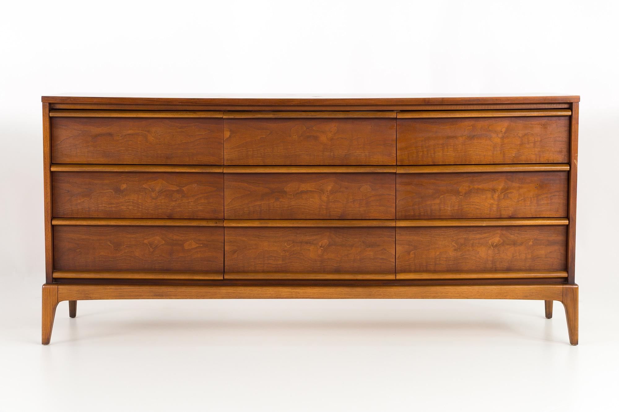 Lane Rhythm Paul McCobb style mid century 9 drawer lowboy dresser

Lowboy measures: 66.5 wide x 18 deep x 31.25 inches high

All pieces of furniture can be had in what we call restored vintage condition. That means the piece is restored upon