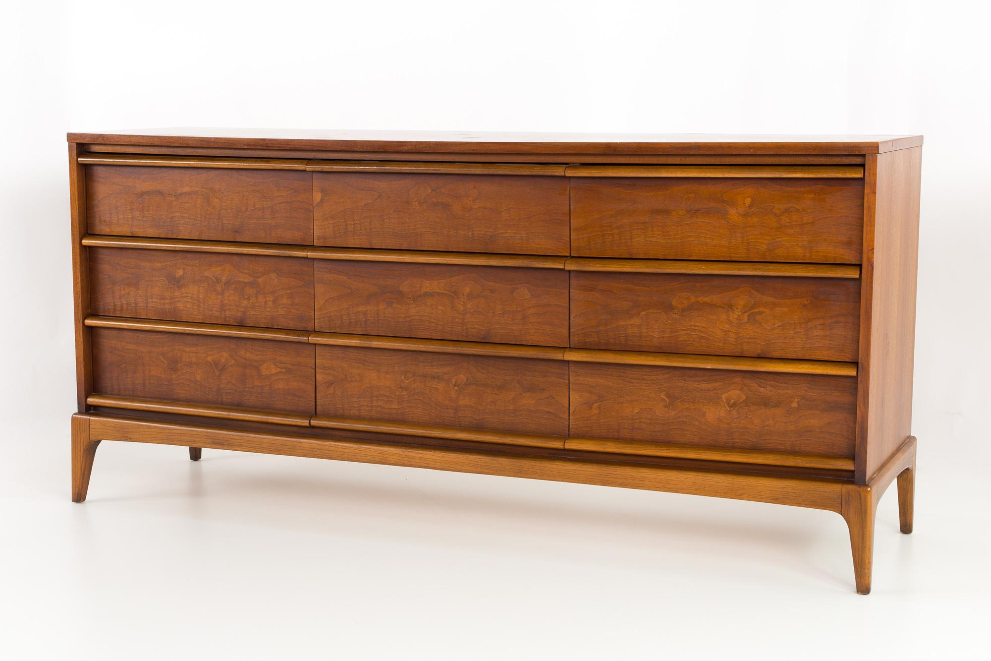 Mid-Century Modern Lane Rhythm Paul McCobb Style Mid-Century 9 Drawer Lowboy Dresser