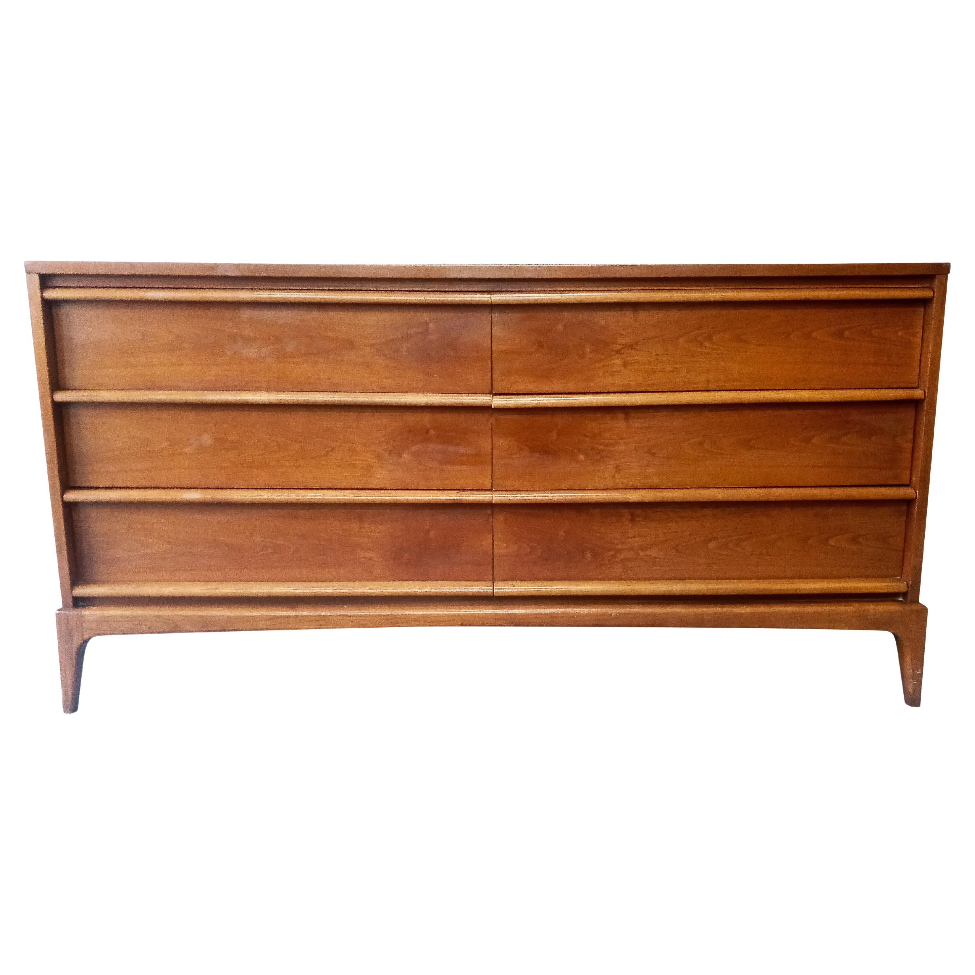 Lane Rhythm Paul McCobb Style Walnut Six-Drawer Dresser, Mid-Century For Sale