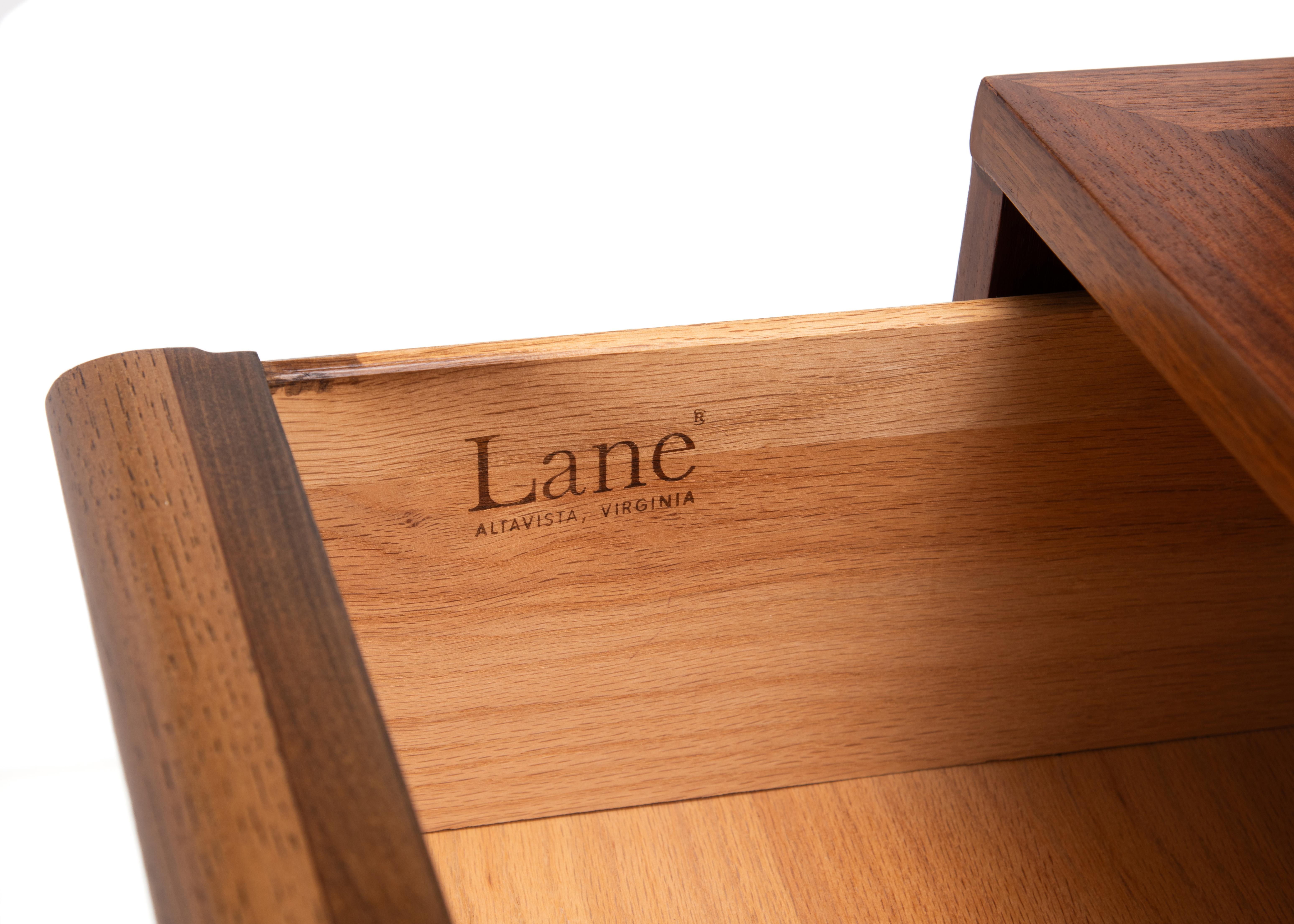 Lane's Rhythm, comò basso a sei cassetti in noce e frassino restaurato in vendita 5
