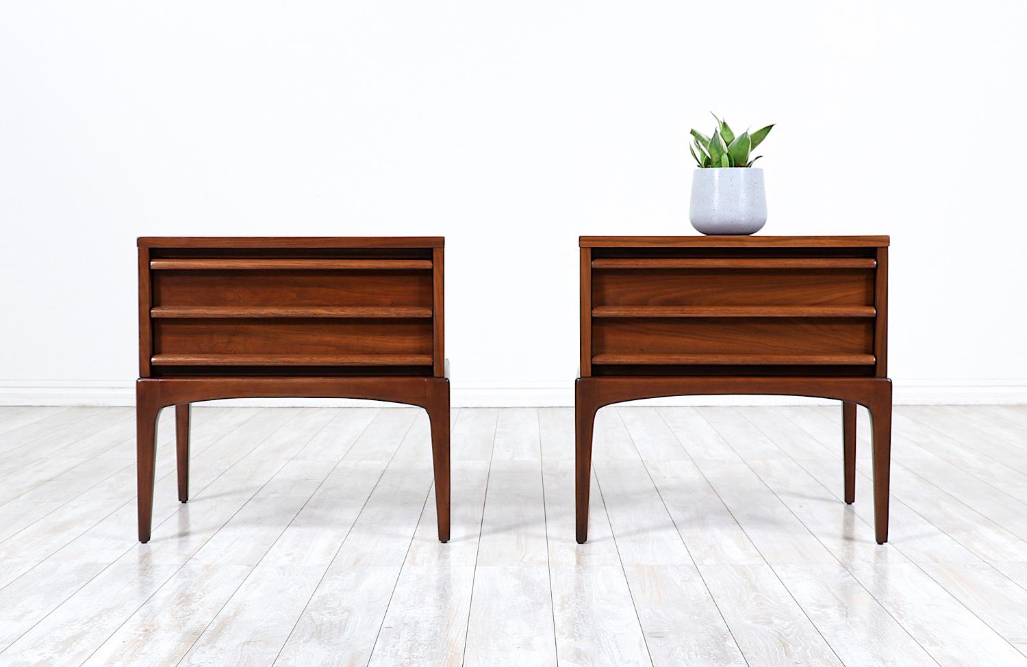 Pair of Mid-Century Modern night stands designed and manufactured in the United States by Lane furniture circa 1960s. This beautiful set of night stands feature a sturdy walnut wood case with a clean and minimalistic design and a big drawer with