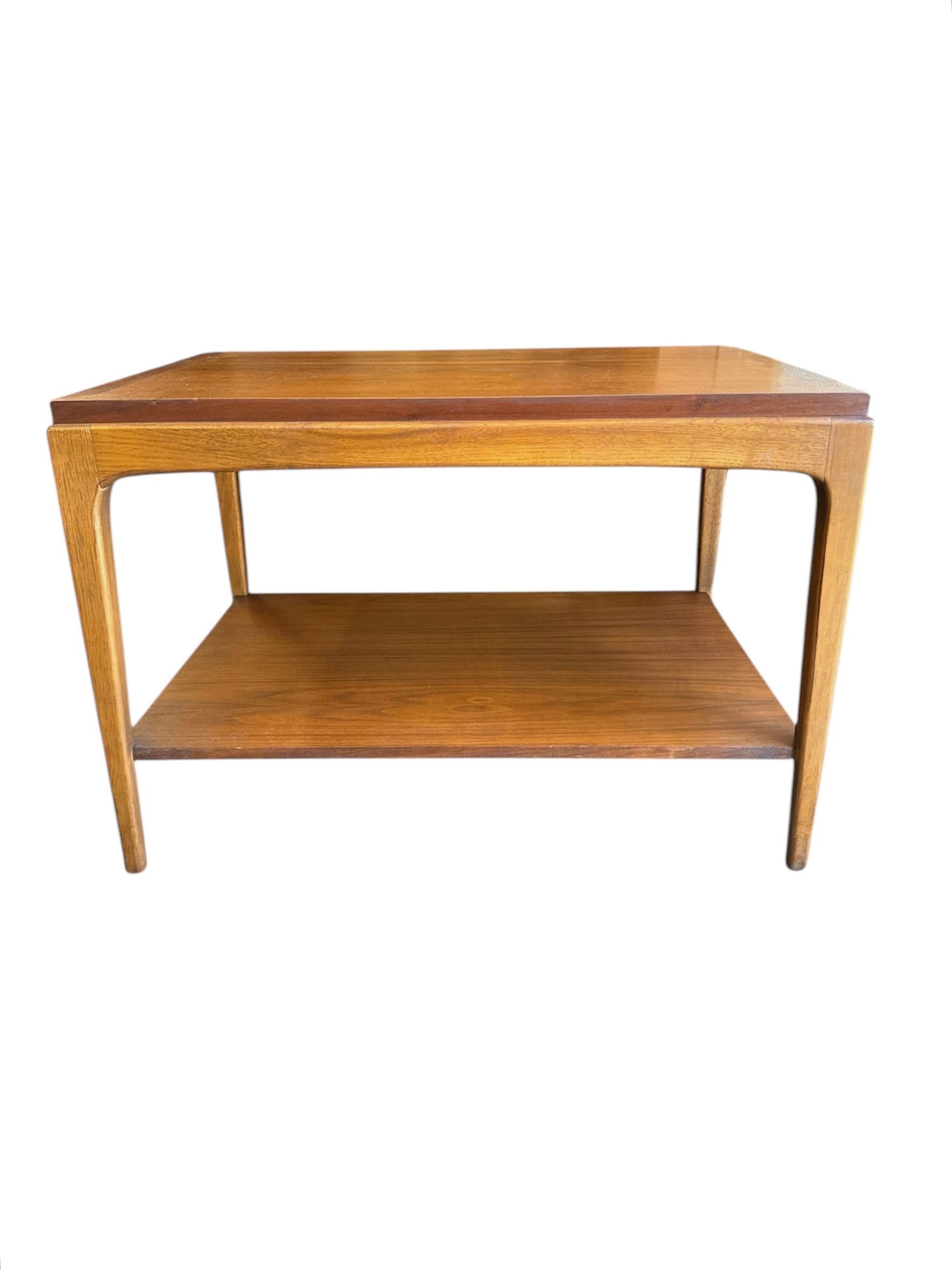 Pair of Lane Rhythm Walnut Side Table In Good Condition In Pasadena, CA