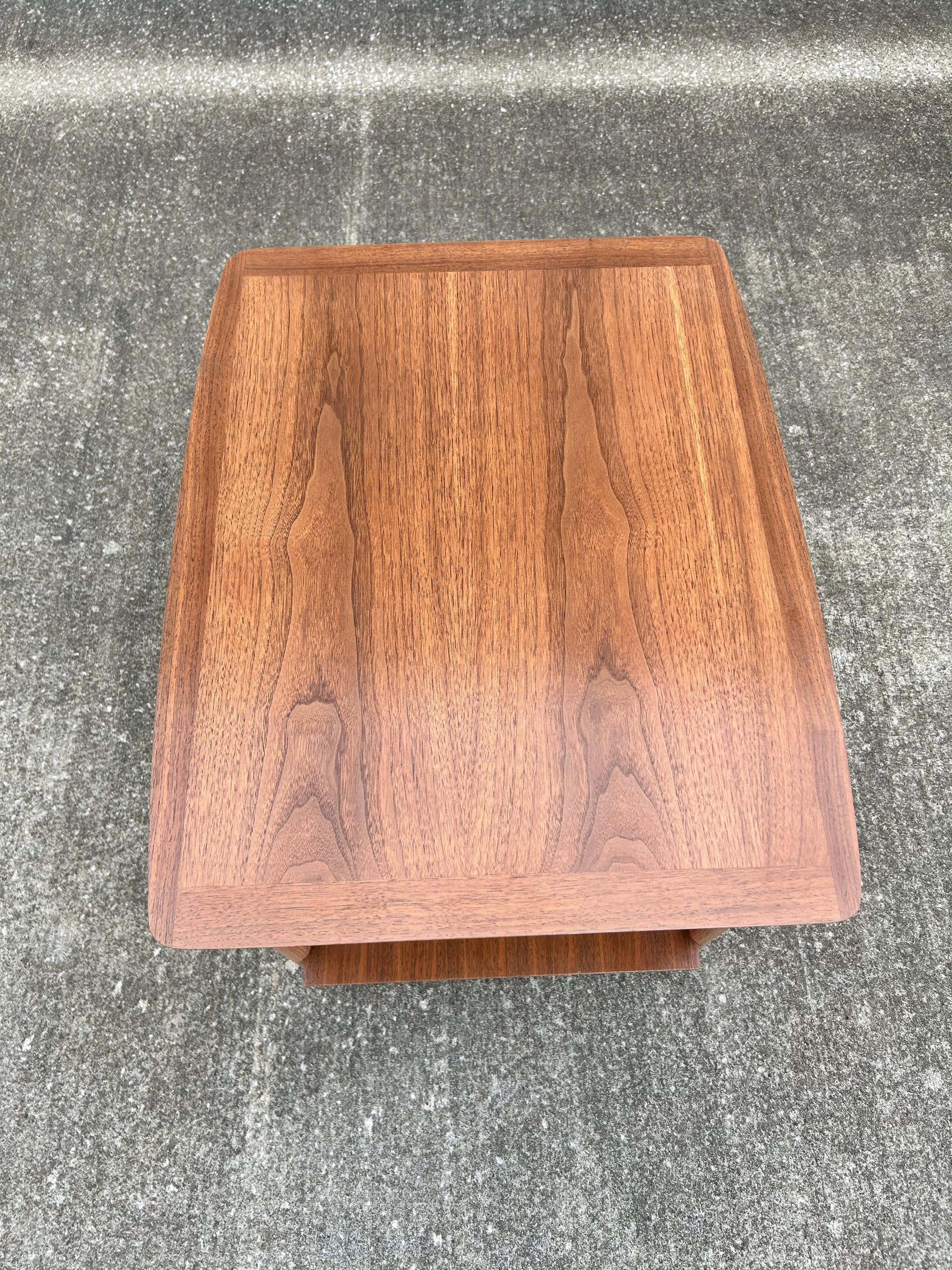 Lane Single Drawer End Table/Nightstand Alta Vista In Excellent Condition For Sale In Medina, OH