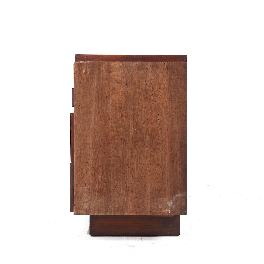 Lane Stacatto Brutalist Mid Century Walnut Lowboy Dresser In Good Condition In Countryside, IL