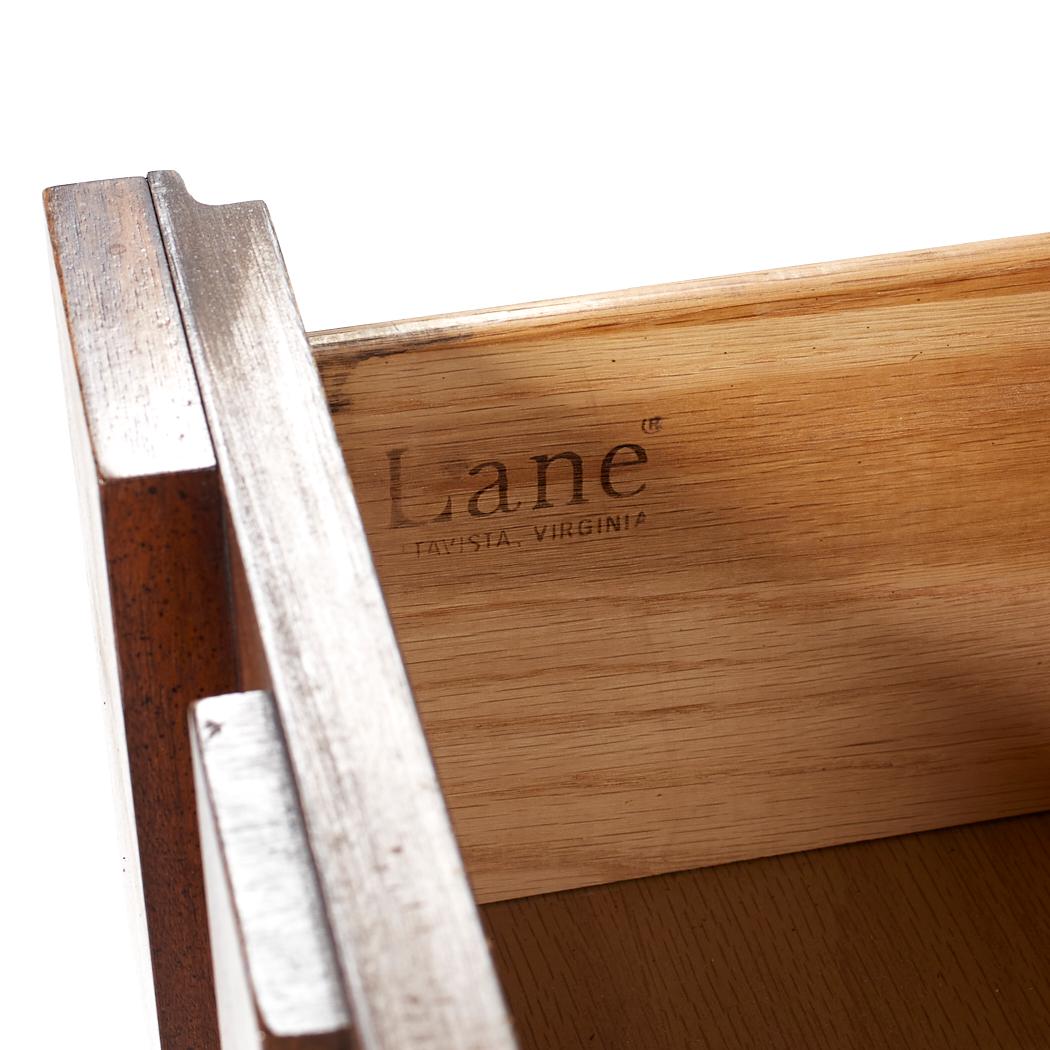 Lane Staccato Brutalist Mid Century Lowboy Dresser 6 tiroirs en noyer en vente 4