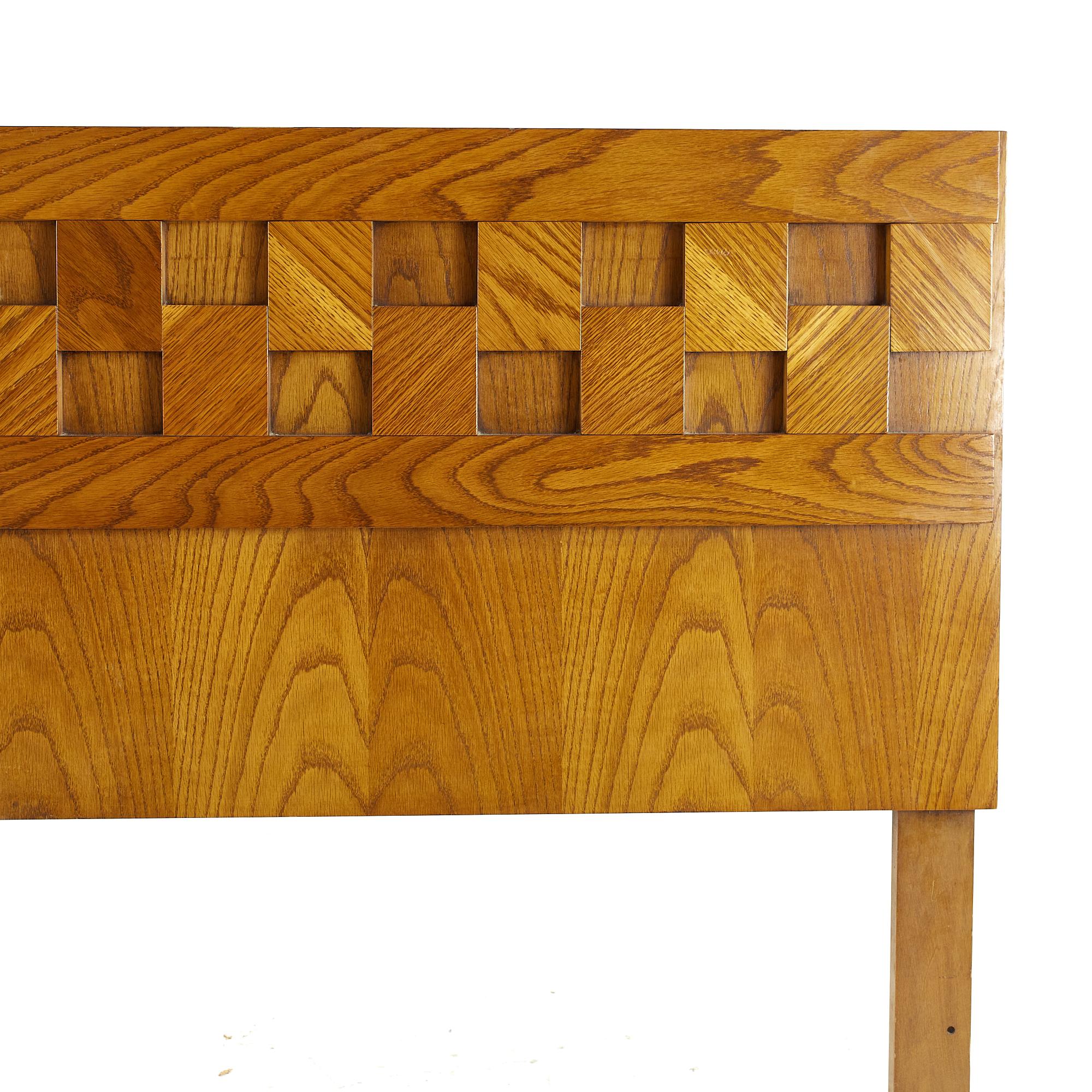 Lane Staccato Brutalist Midcentury Oak King Headboard In Good Condition For Sale In Countryside, IL