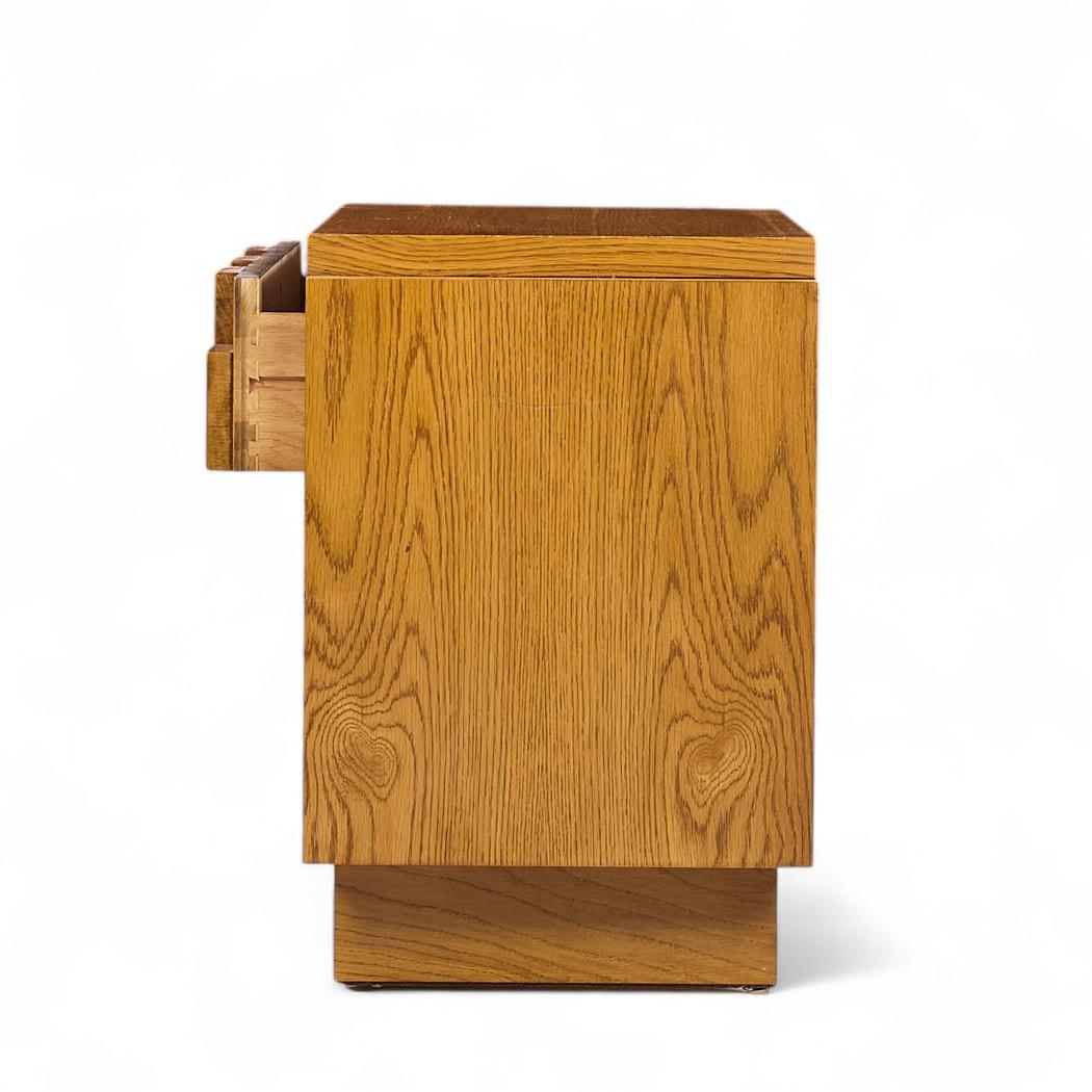 Lane Staccato Brutalist Mid Century Tables de nuit en Oak - Paire Bon état - En vente à Countryside, IL