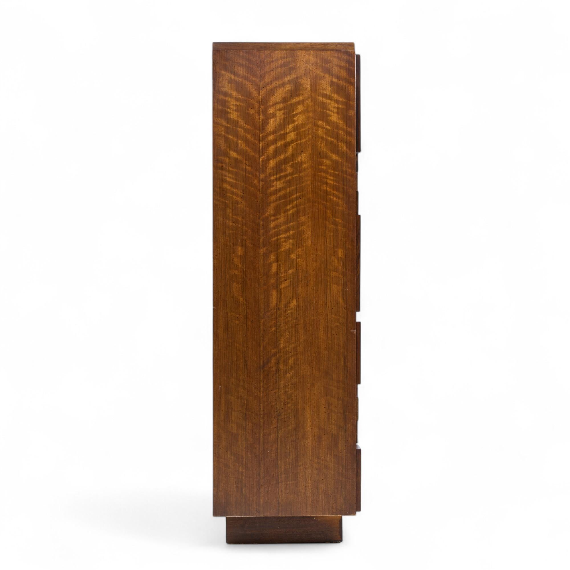 Americano Lane's Brutalist Brutalist Mid Century Dresser in legno di noce in vendita