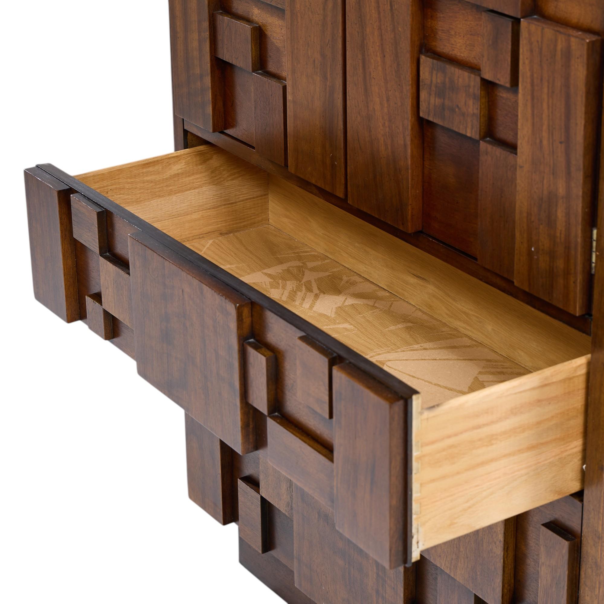 Lane's Brutalist Brutalist Mid Century Dresser in legno di noce in vendita 2