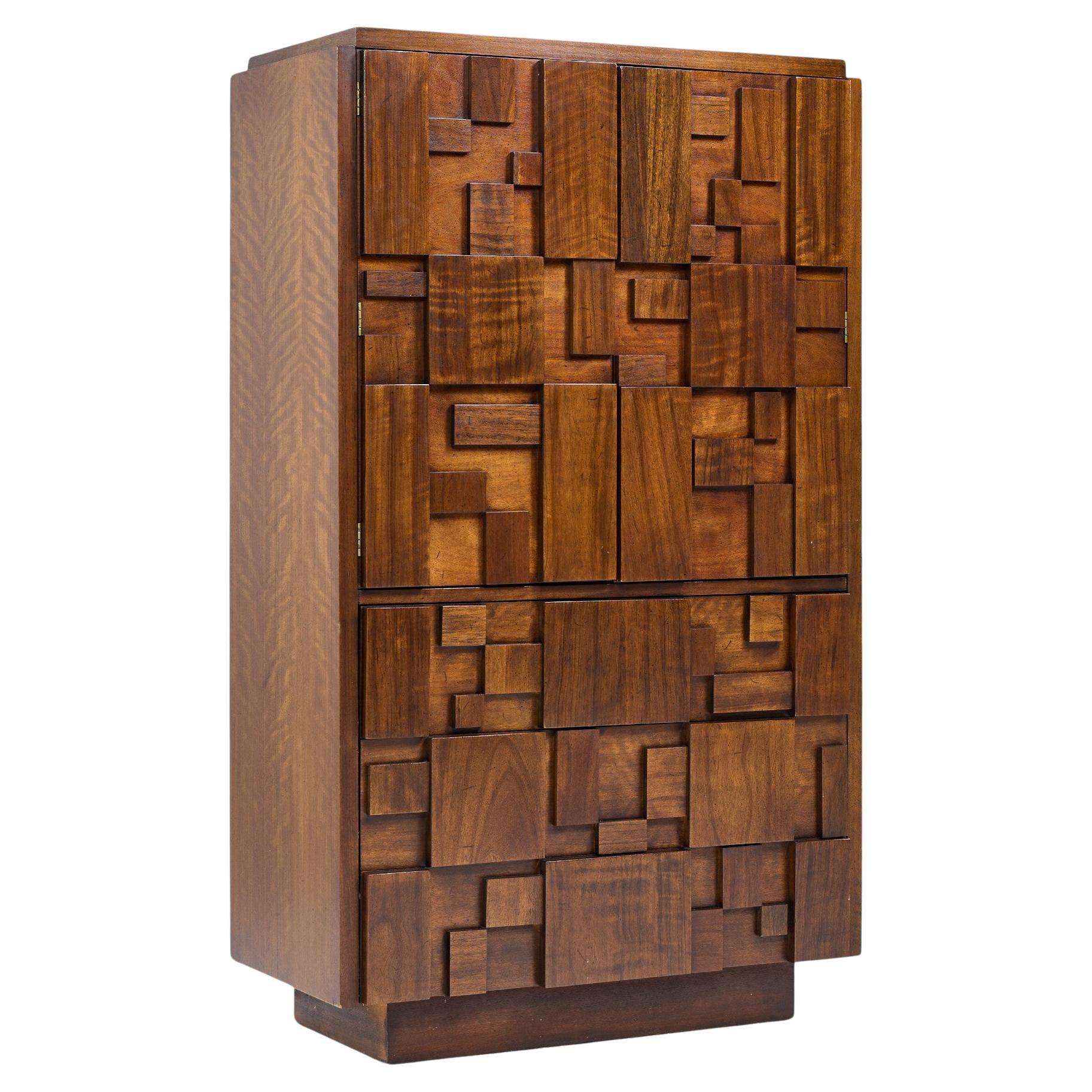Lane's Brutalist Brutalist Mid Century Dresser in legno di noce in vendita