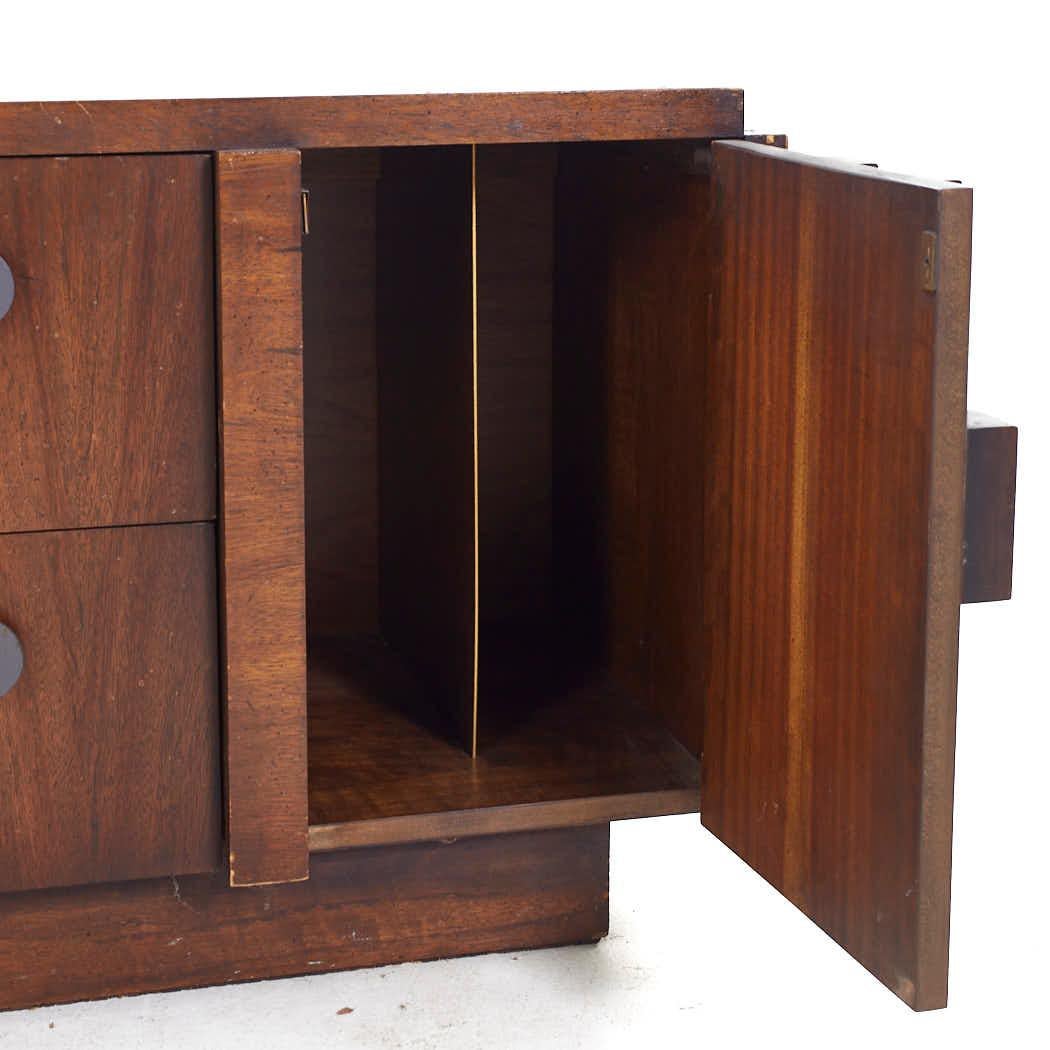 Lane Staccato Brutalist Mid Century Walnut Buffet and Hutch For Sale 3