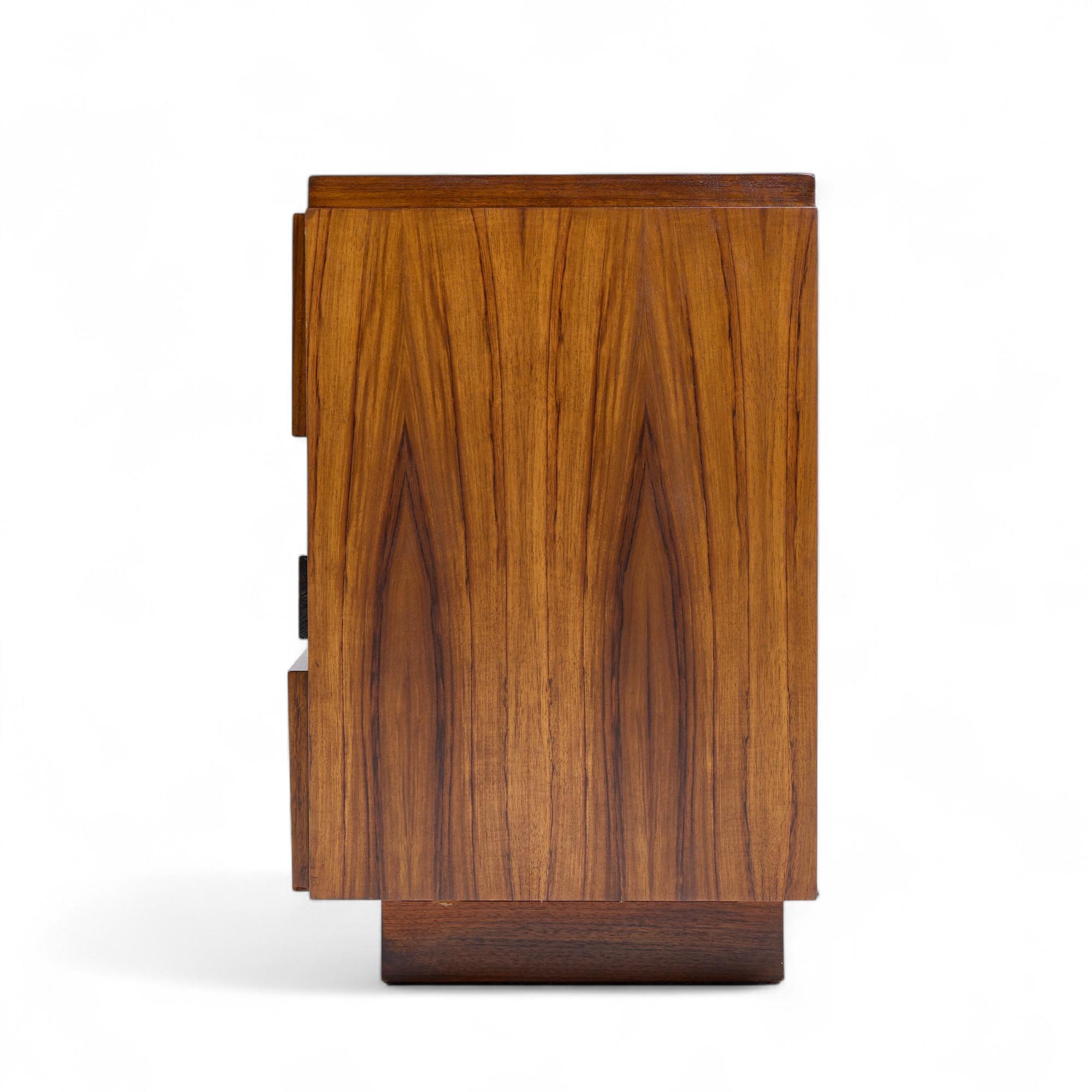 Lane Staccato Brutalist Mid Century Walnut Lowboy Dresser In Good Condition For Sale In Franklin Park, IL