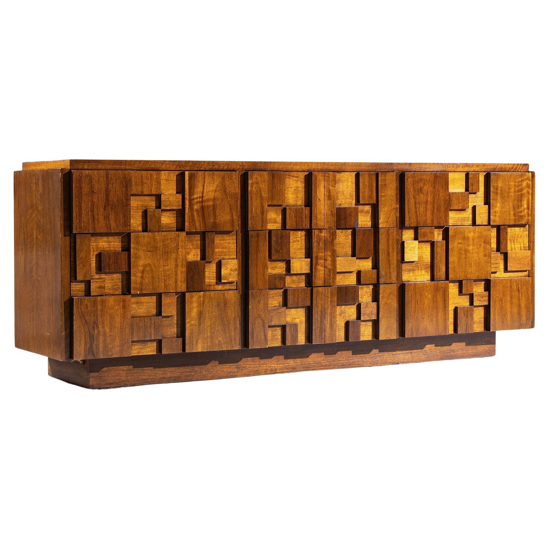 Lane
s Staccato Brutalist Mid Century Walnuss Lowboy Kommode im Angebot