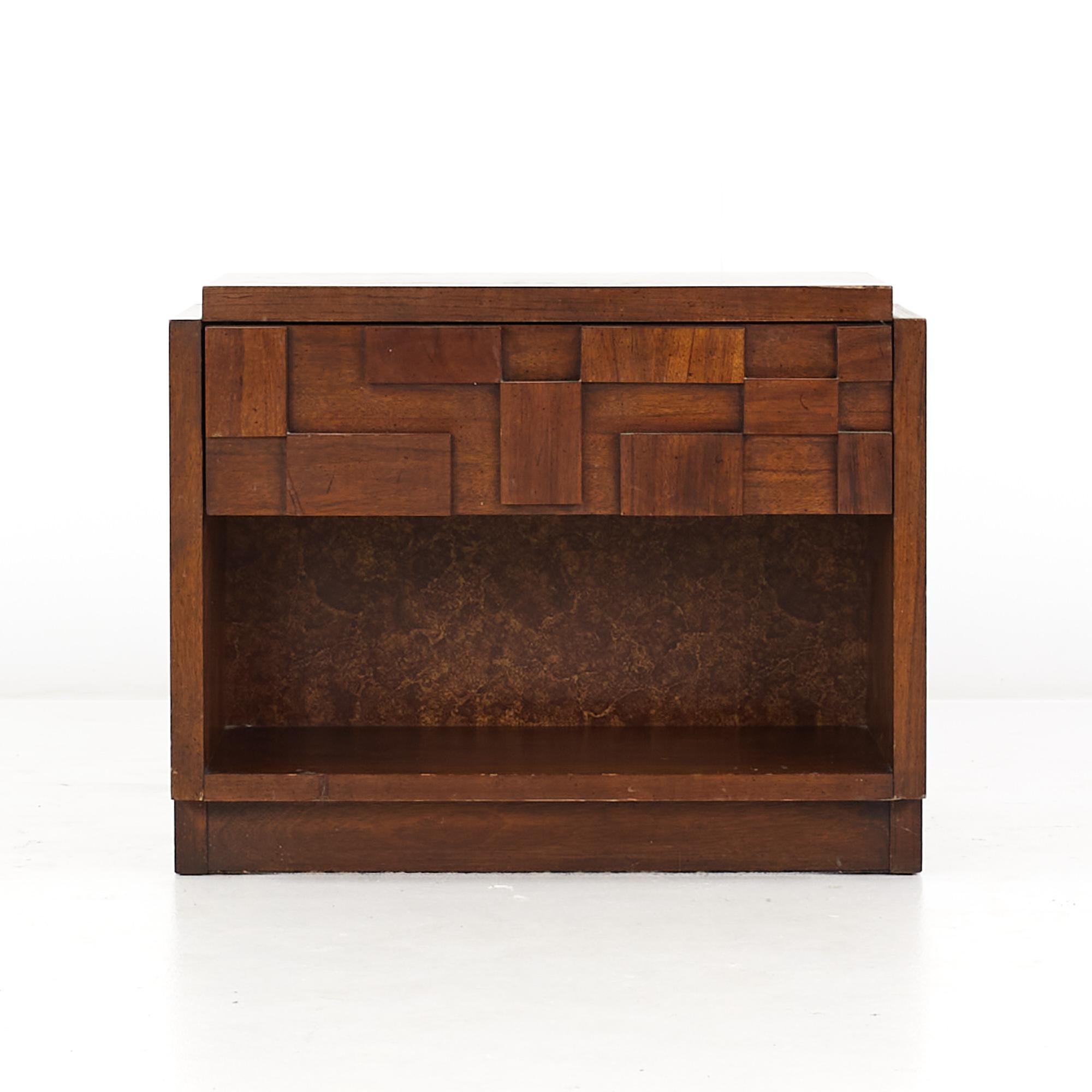 Lane Staccato Brutalist Mid Century Walnut Nightstands, Pair In Good Condition In Countryside, IL