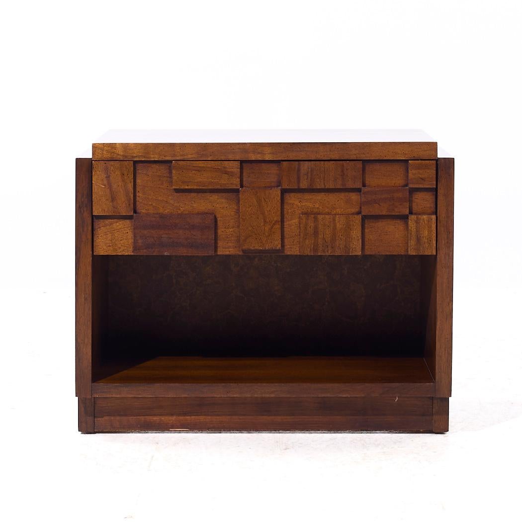 Lane Staccato Brutalist Mid Century Walnut Nightstands - Pair In Good Condition In Countryside, IL