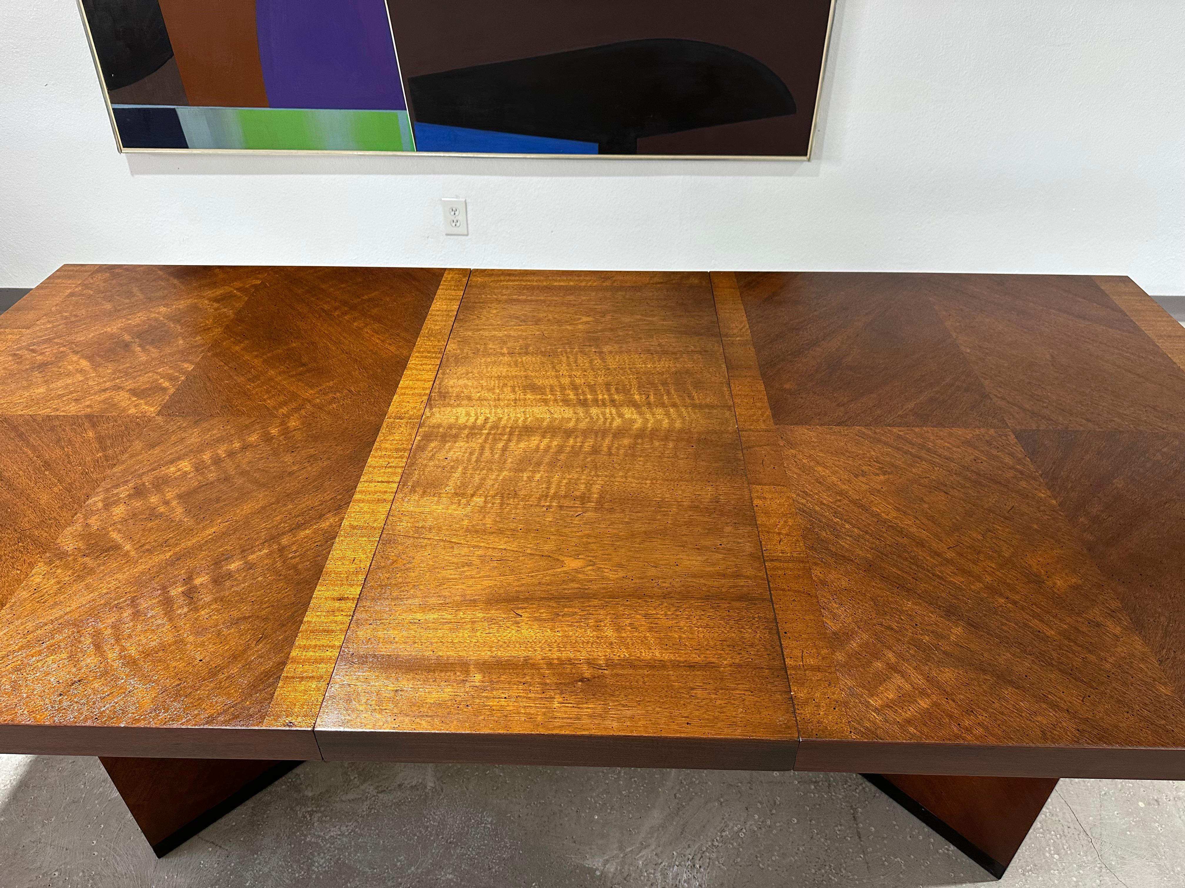 Lane Staccato Brutalist Parquetry Extension Dining Table Bon état - En vente à Lutz, FL