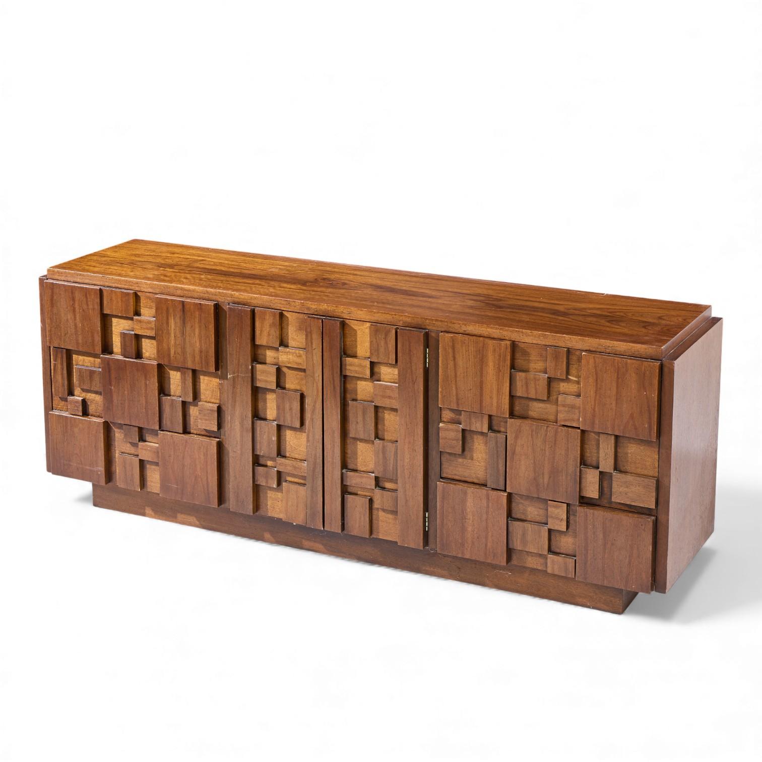 Cómoda Lane Staccato Mid Century Brutalist Walnut Lowboy en venta 2