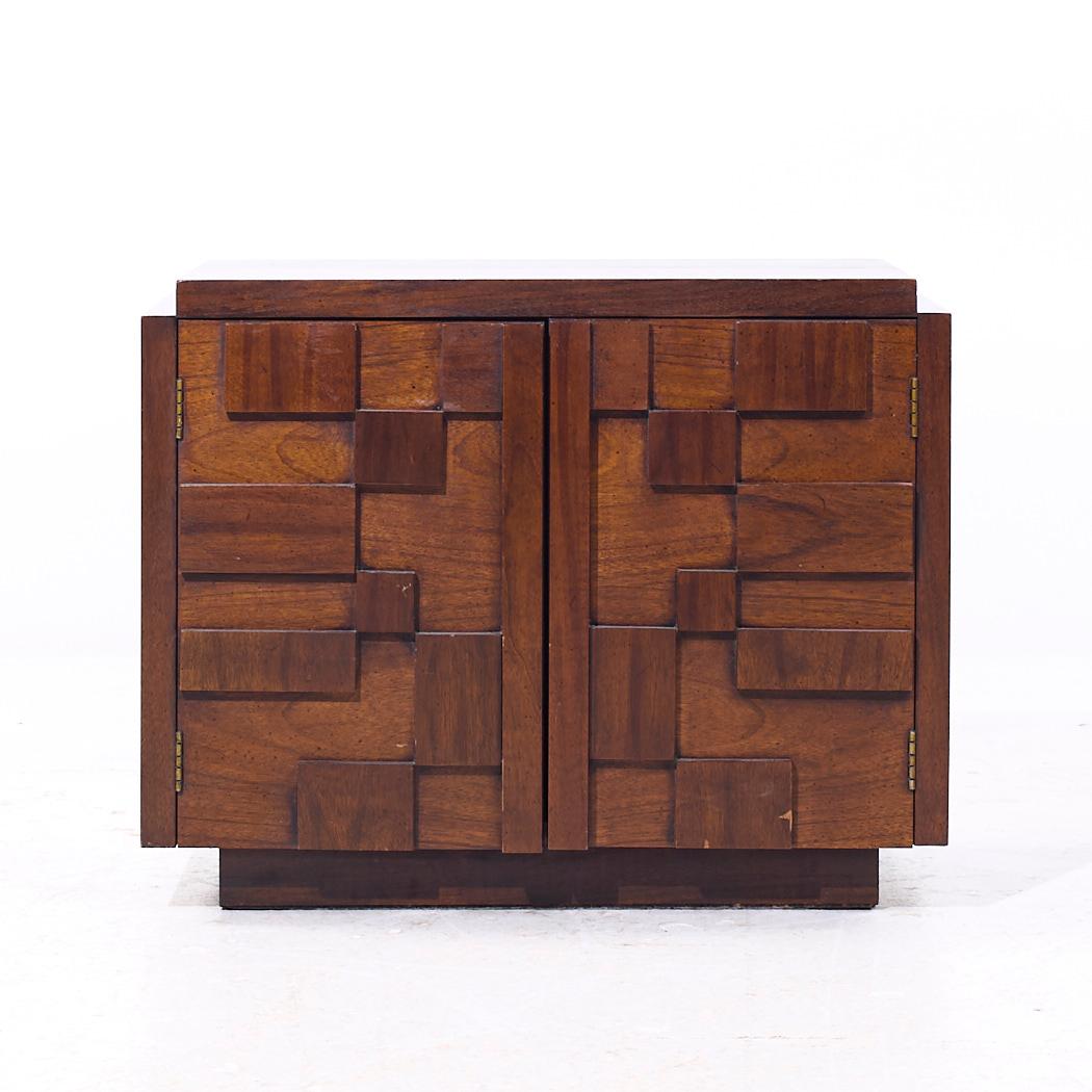 Mesillas de noche Lane Staccato Mid Century Brutalist Nogal - Pareja en Bueno estado para la venta en Countryside, IL