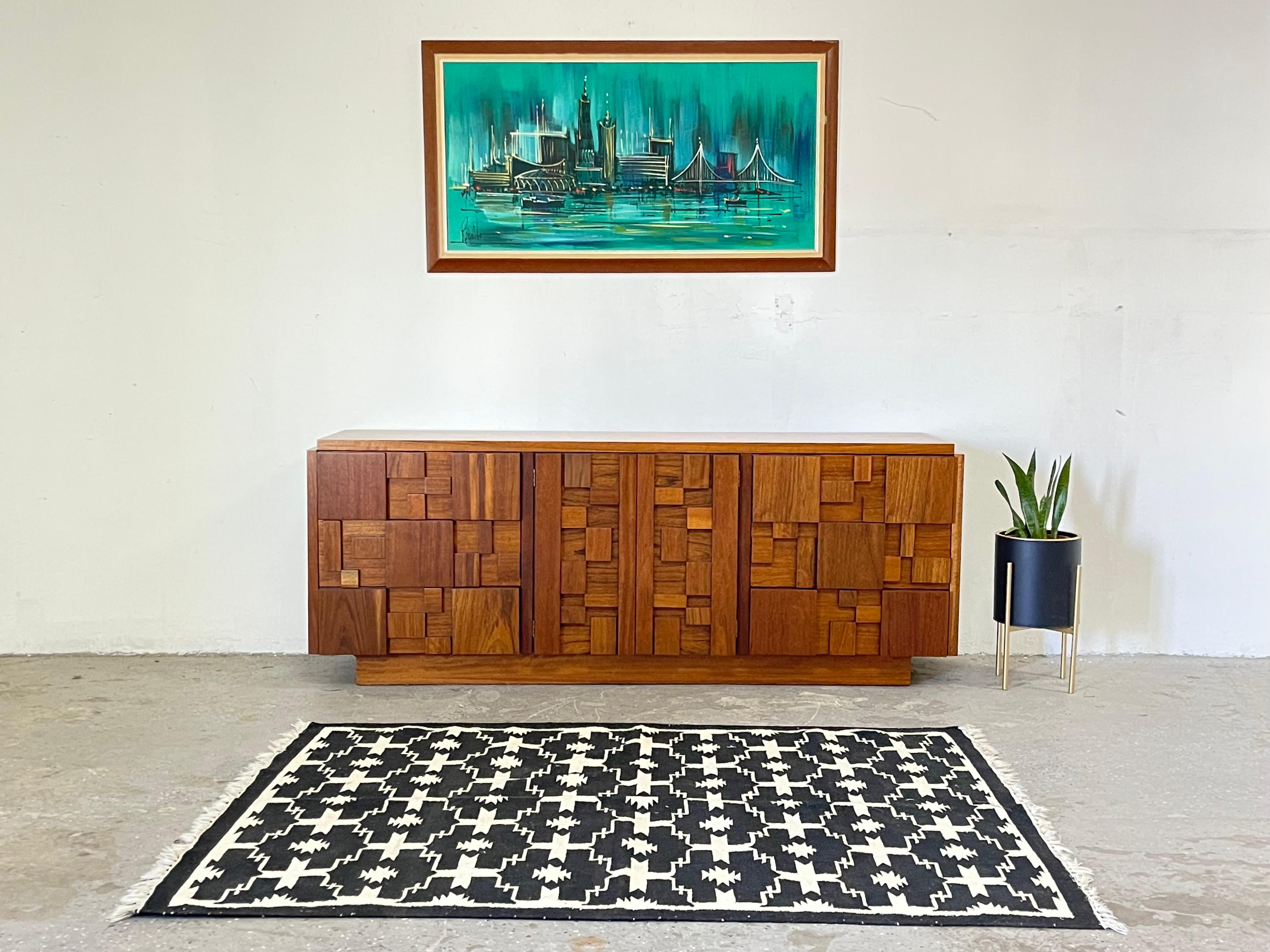 Lane Staccato Mid Century Mosaic Brutalist credenza / dresser


Lane Staccato Mosaic Brutalist Dresser / credenza. This beautiful piece features 2 doors which open in the middle to 3 drawers and 6 other drawers that flank the center. This is a