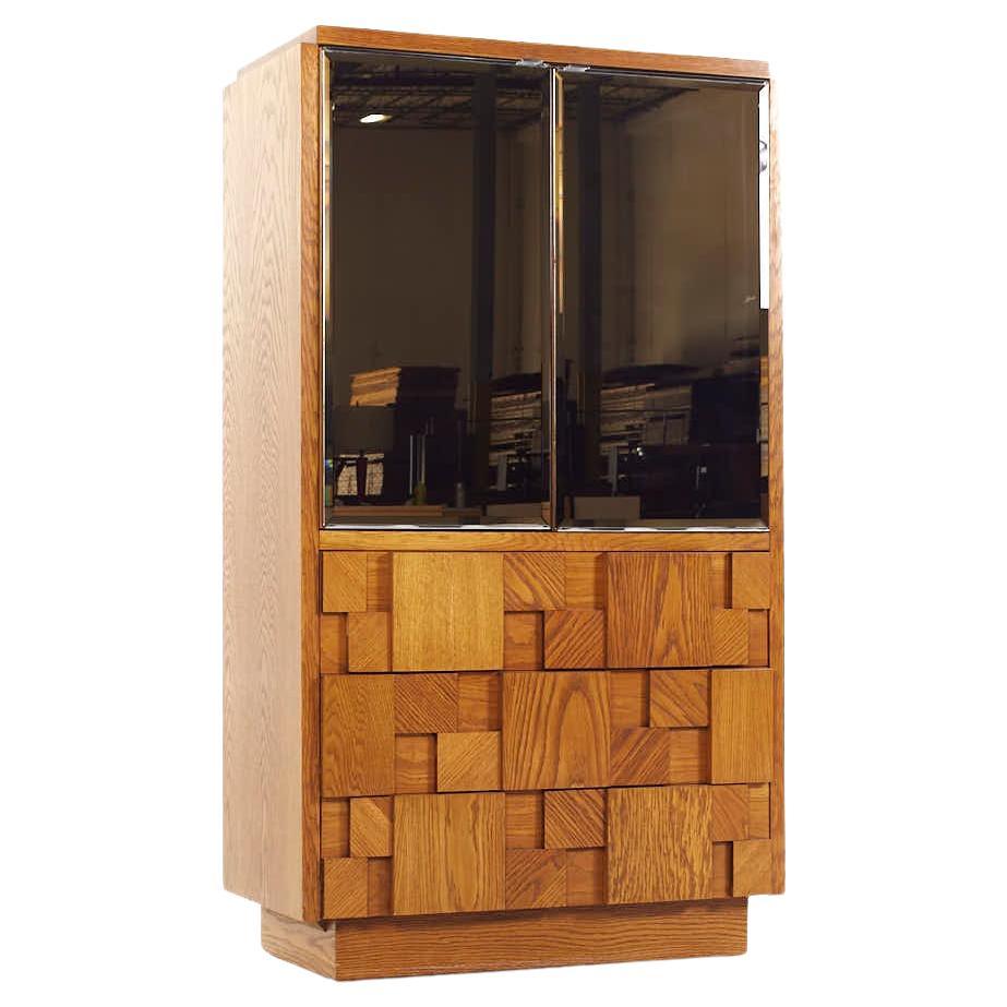 Lane's Staccato Mid Century Eiche Brutalist verspiegelte Armoire