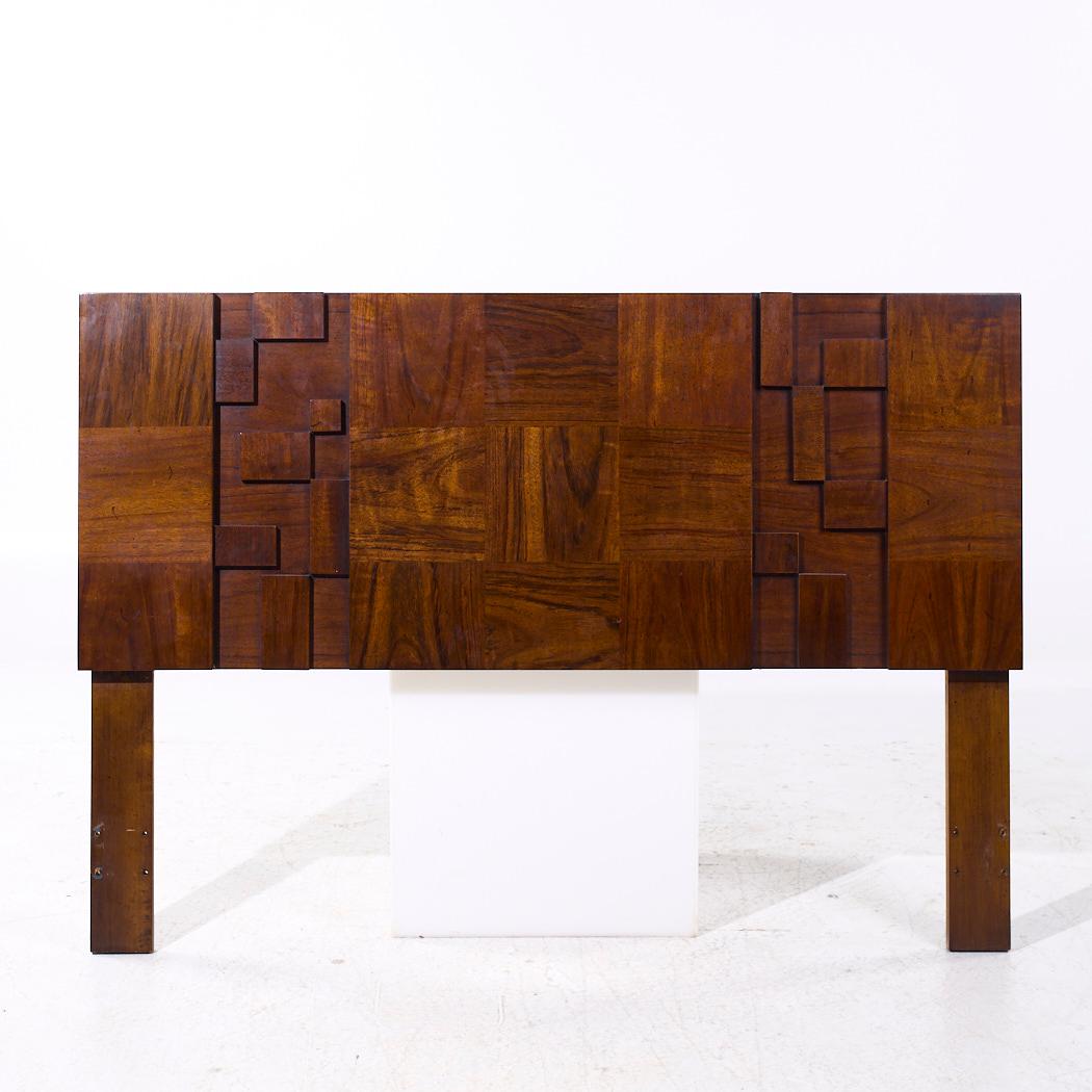 Lane Staccato Mid Century Walnut Queen Brutalist Headboard

This headboard measures: 60 wide x 1.75 deep x 42 inches high

We take our photos in a controlled lighting studio to show as much detail as possible. We do not Photoshop out