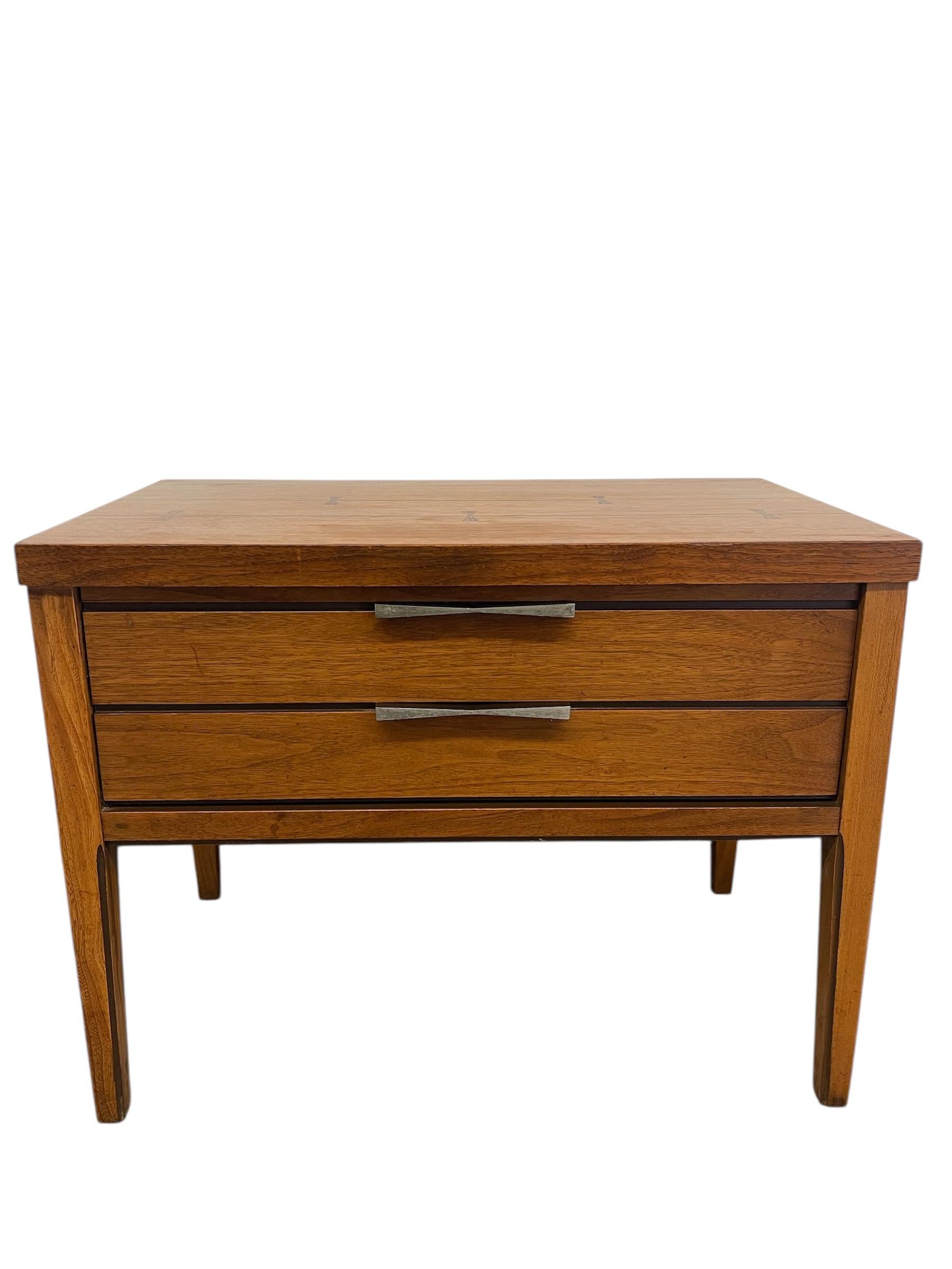 Table de nuit vintage à 1 tiroir de Lane Furniture, faisant partie de la série recherchée 