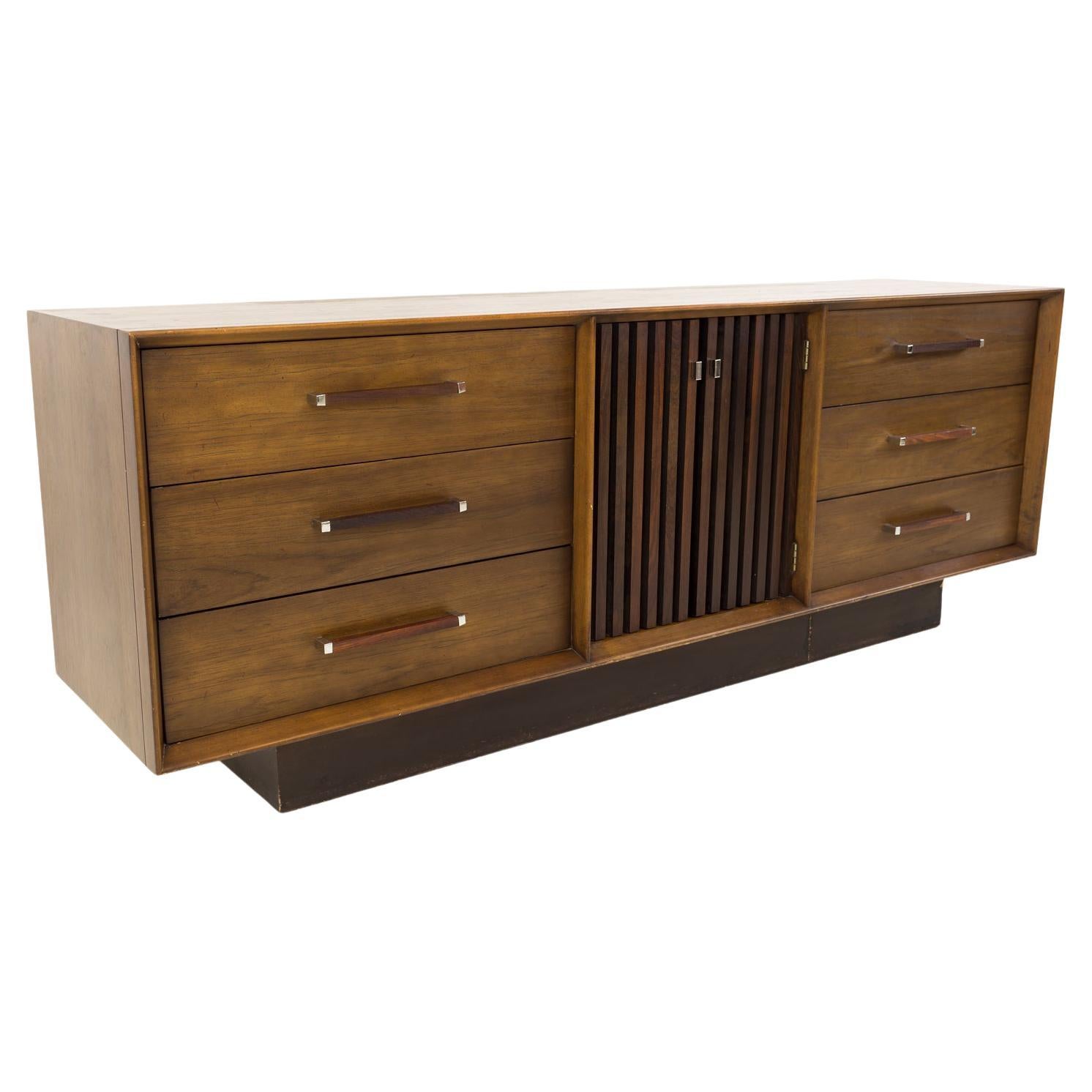 ''Tower Suite'' Chest Of Drawers by Lane For Sale at 1stDibs