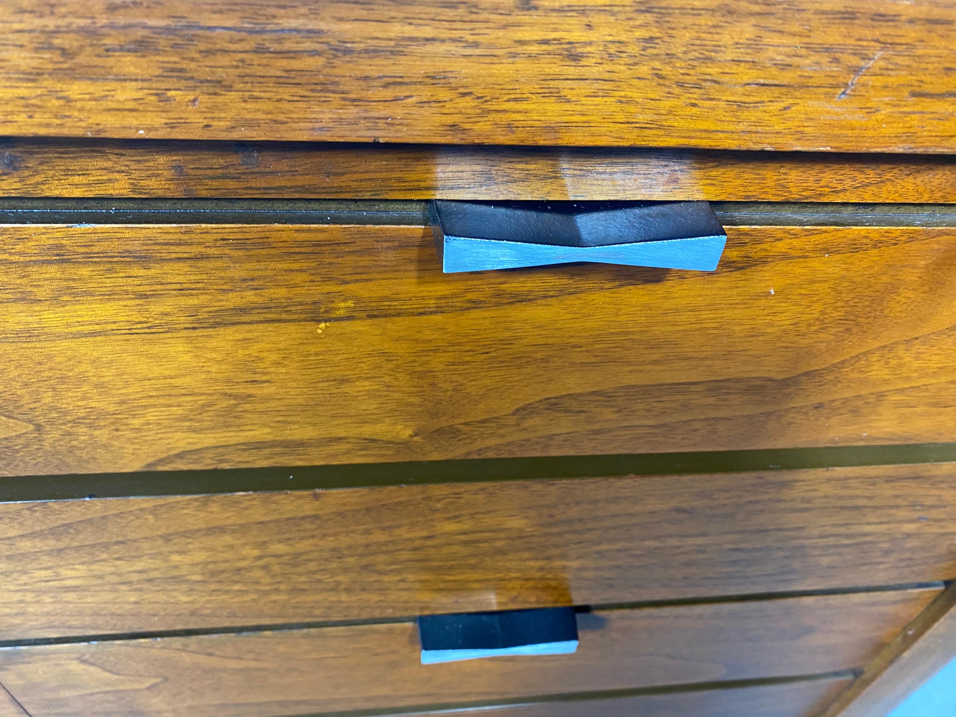 Lane Tuxedo 8 Drawer Dresser / Credenza, Inlay Bowtie Detail 2