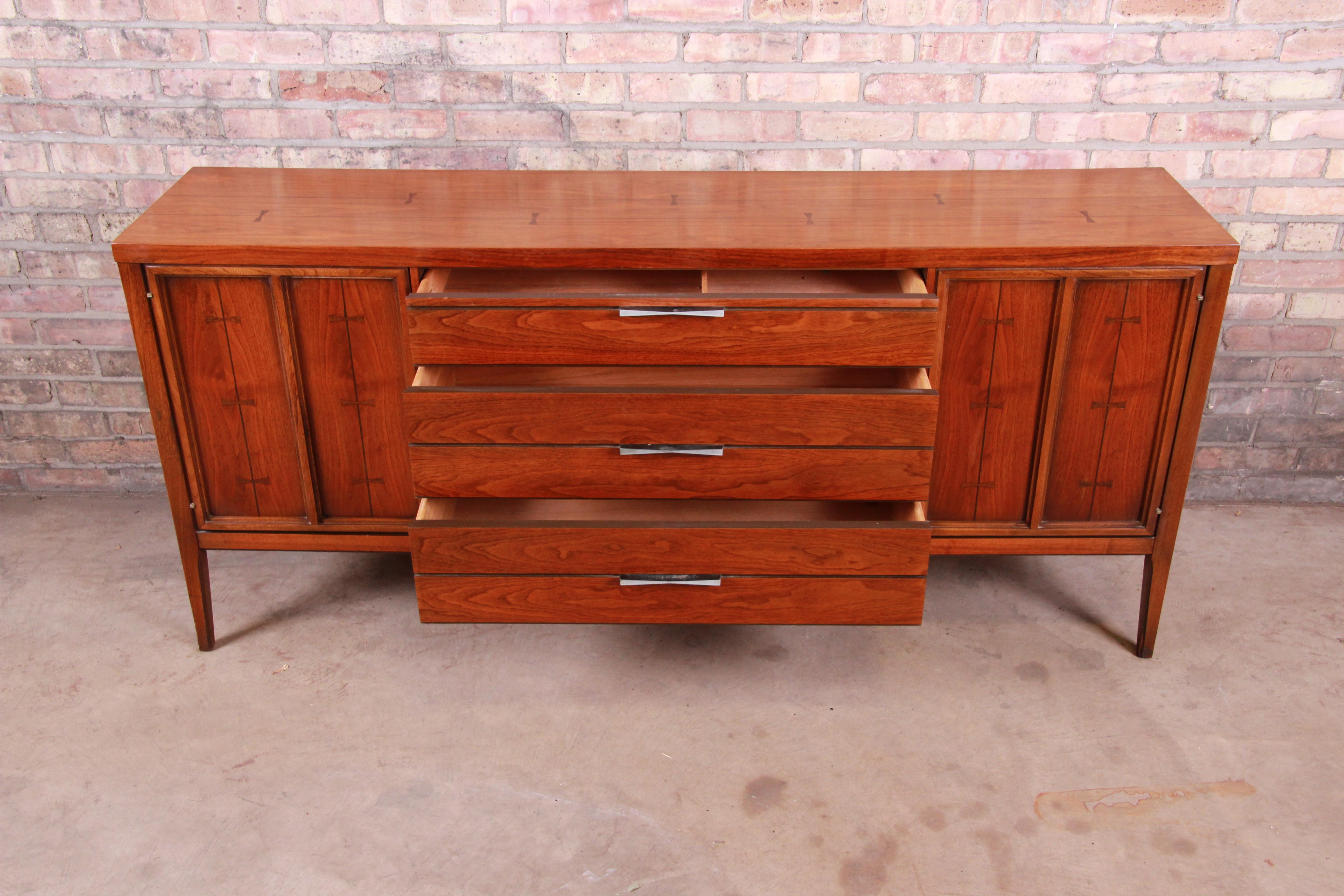 Lane Tuxedo Mid-Century Modern Walnut Sideboard Credenza, 1960s 1